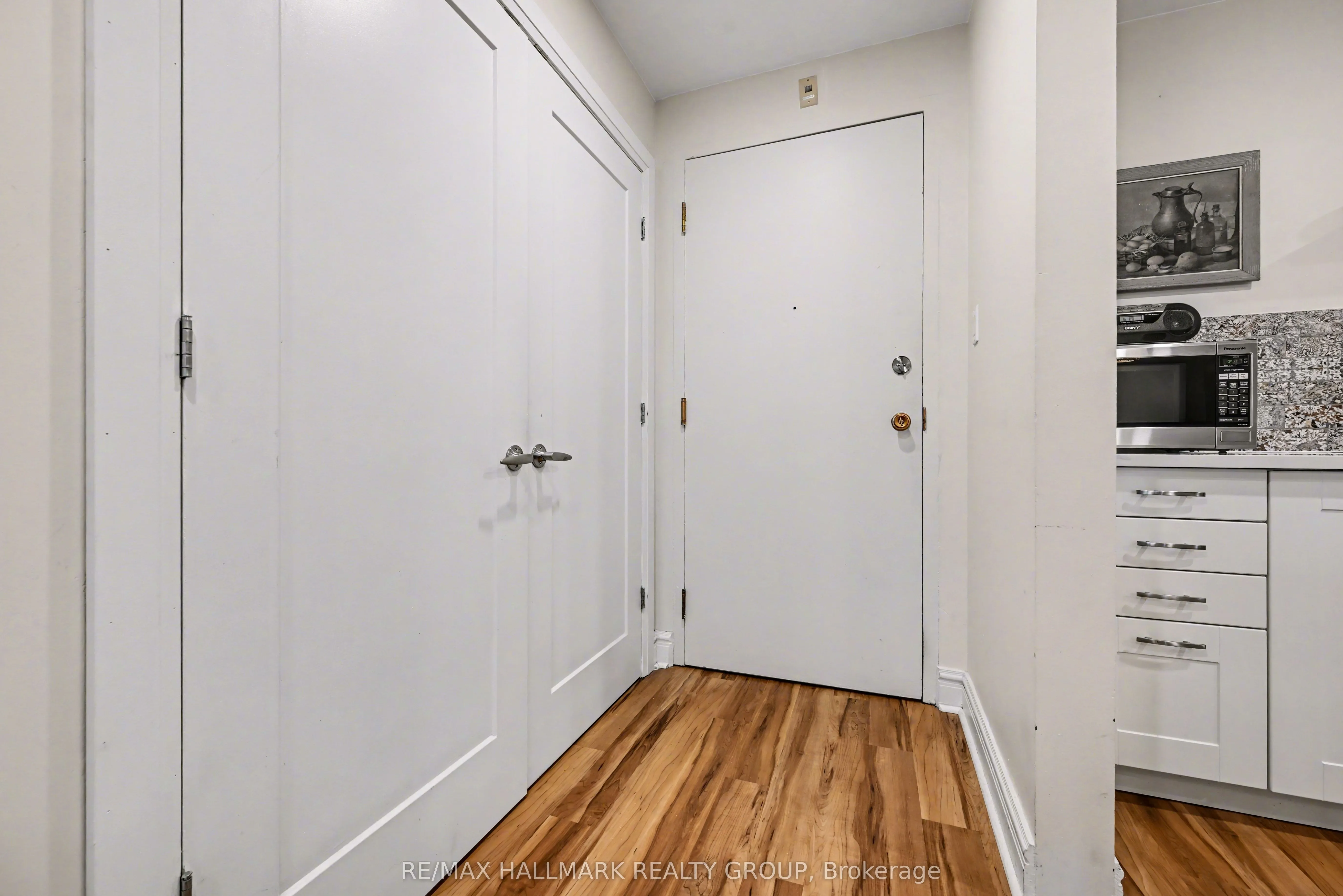 1 Rosamond Street E #206