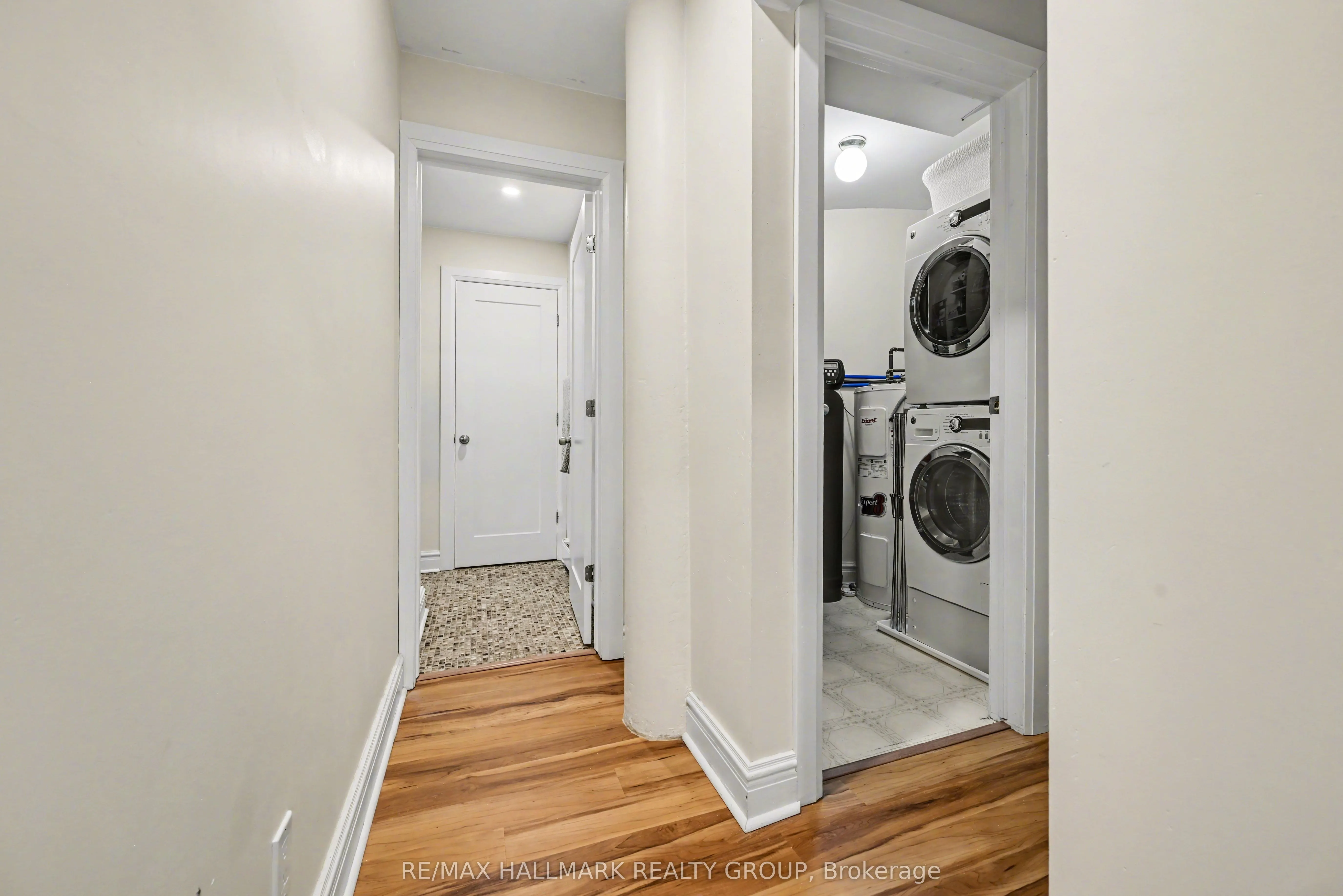 1 Rosamond Street E #206