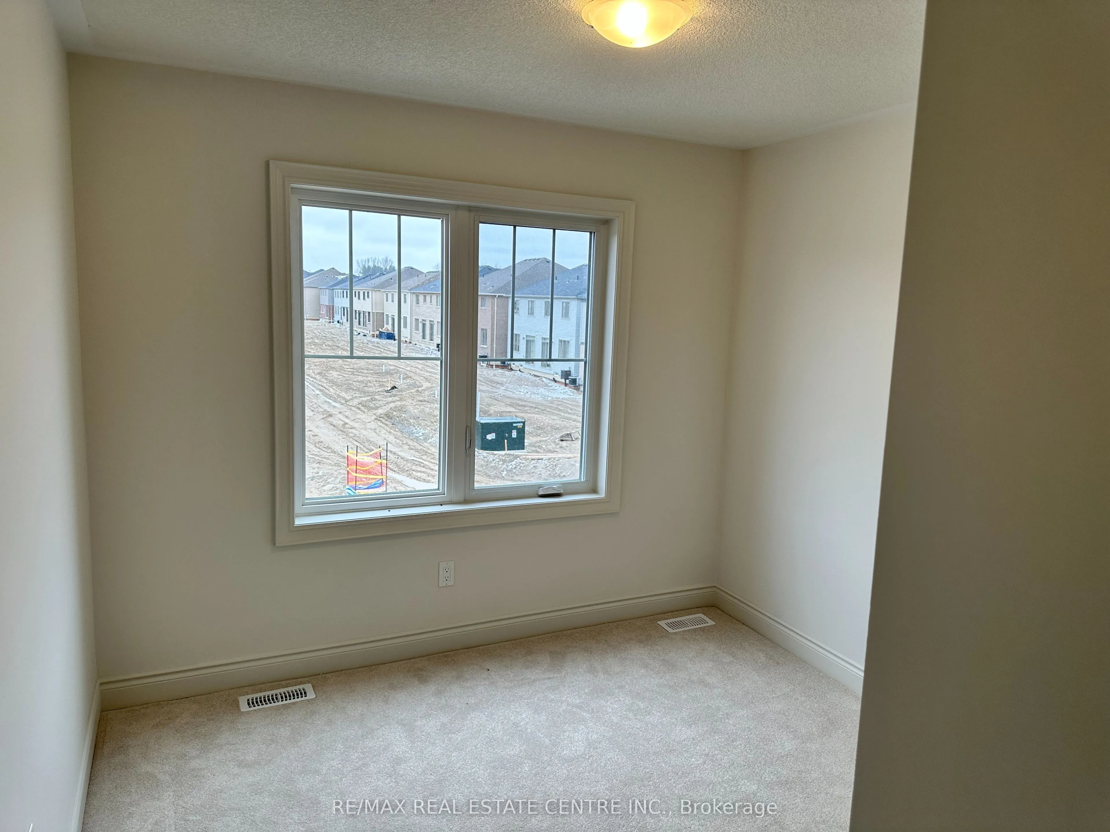 214 Elliot Avenue W