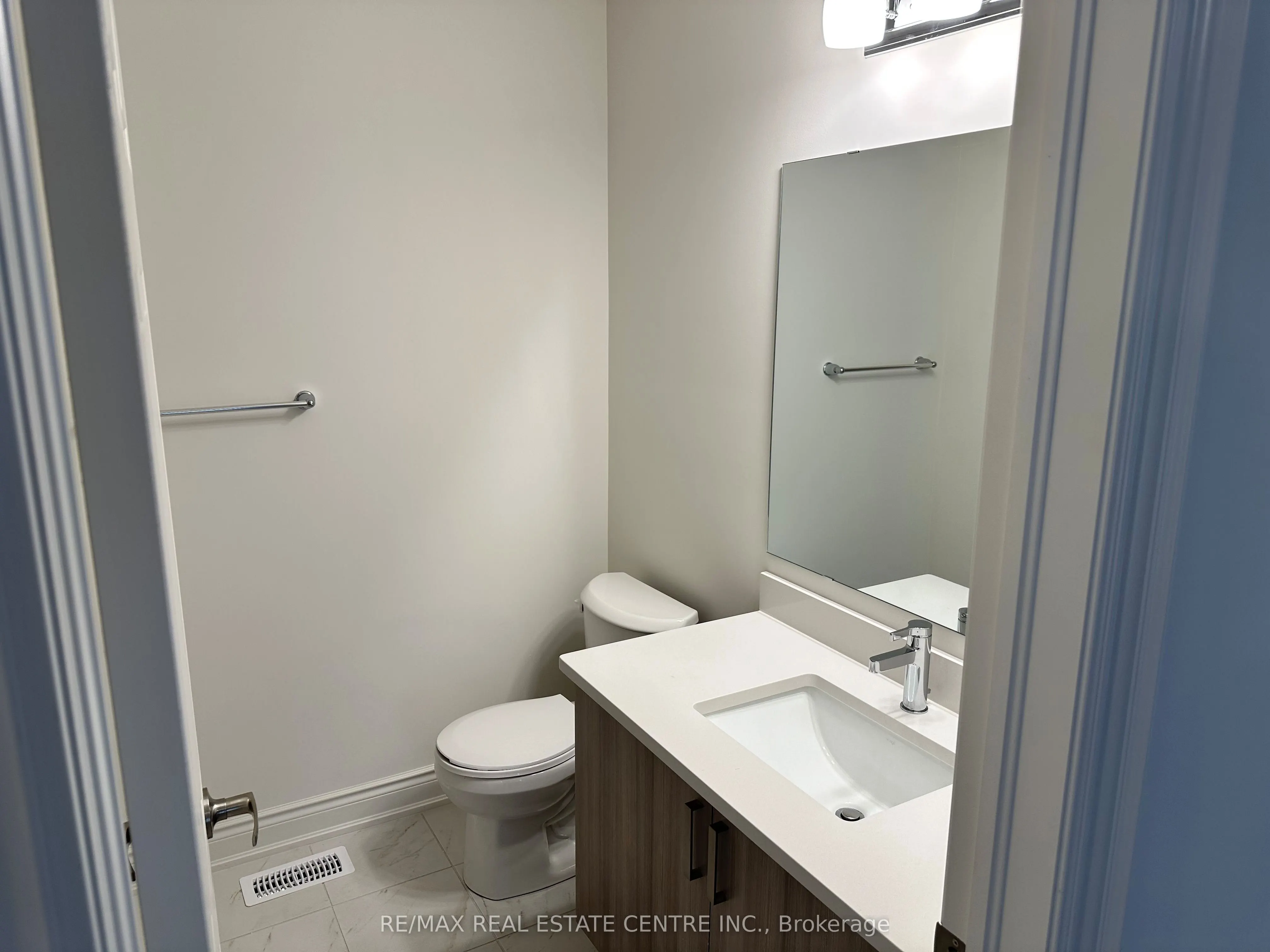214 Elliot Avenue W