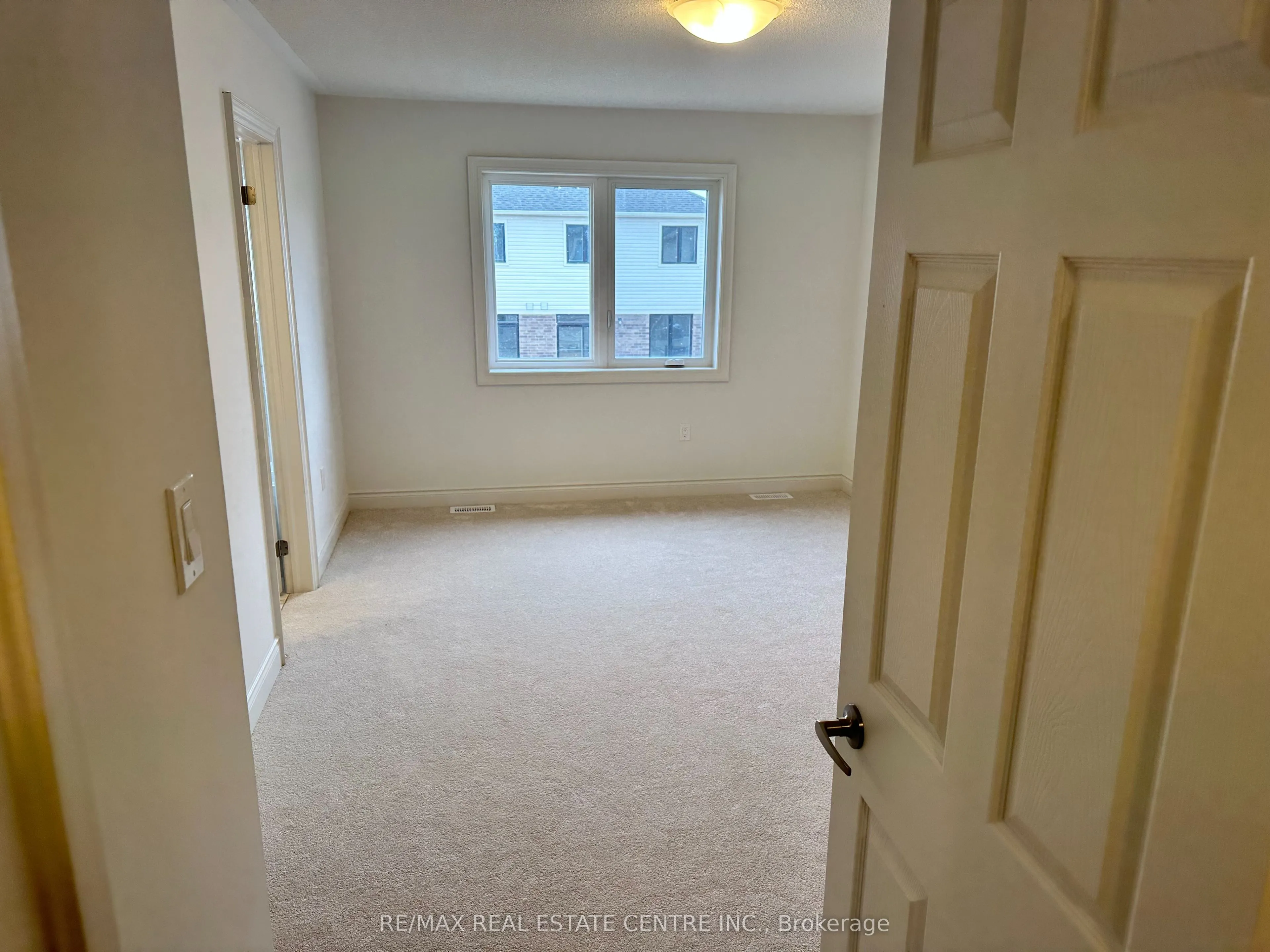214 Elliot Avenue W