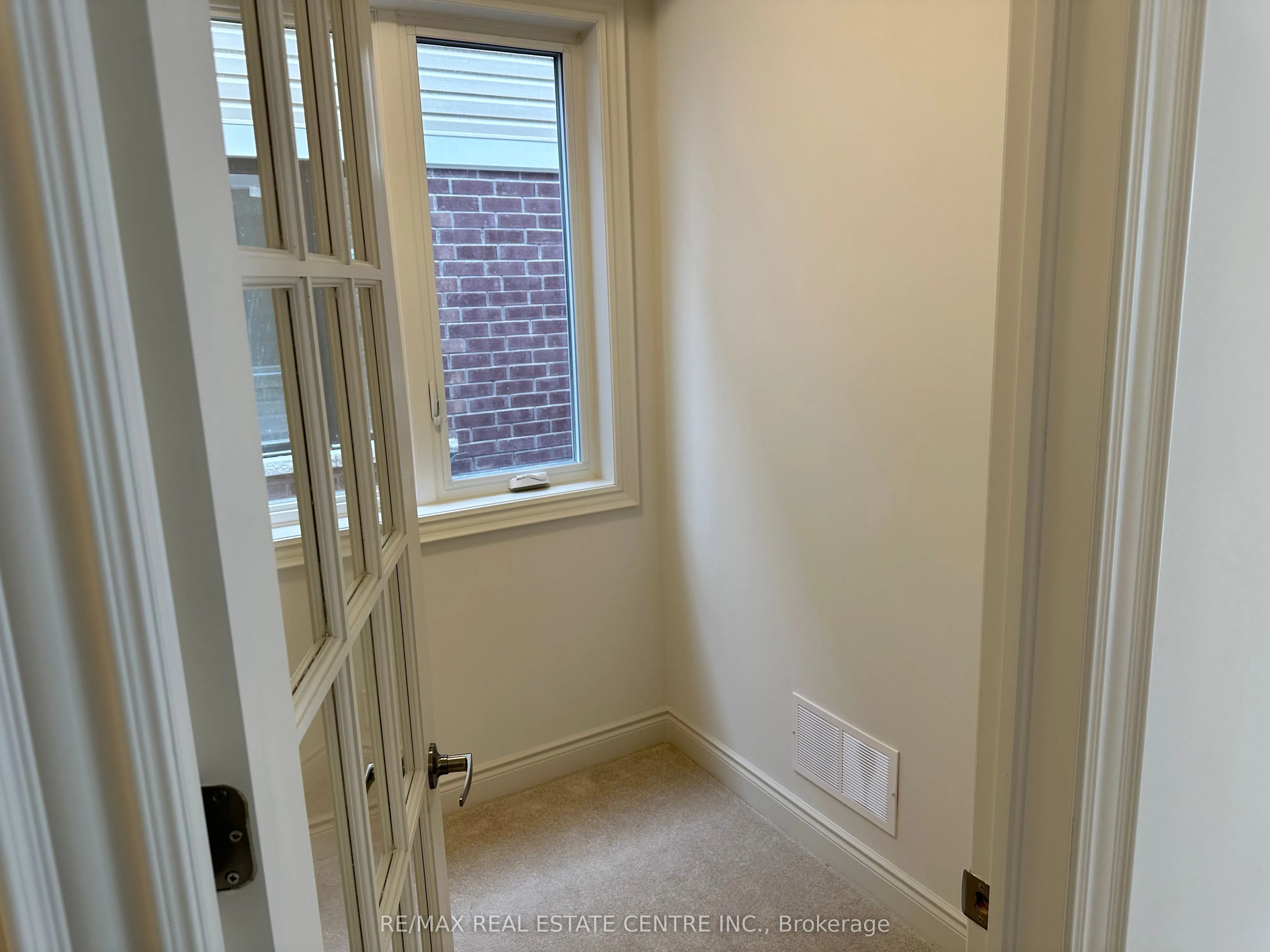 214 Elliot Avenue W