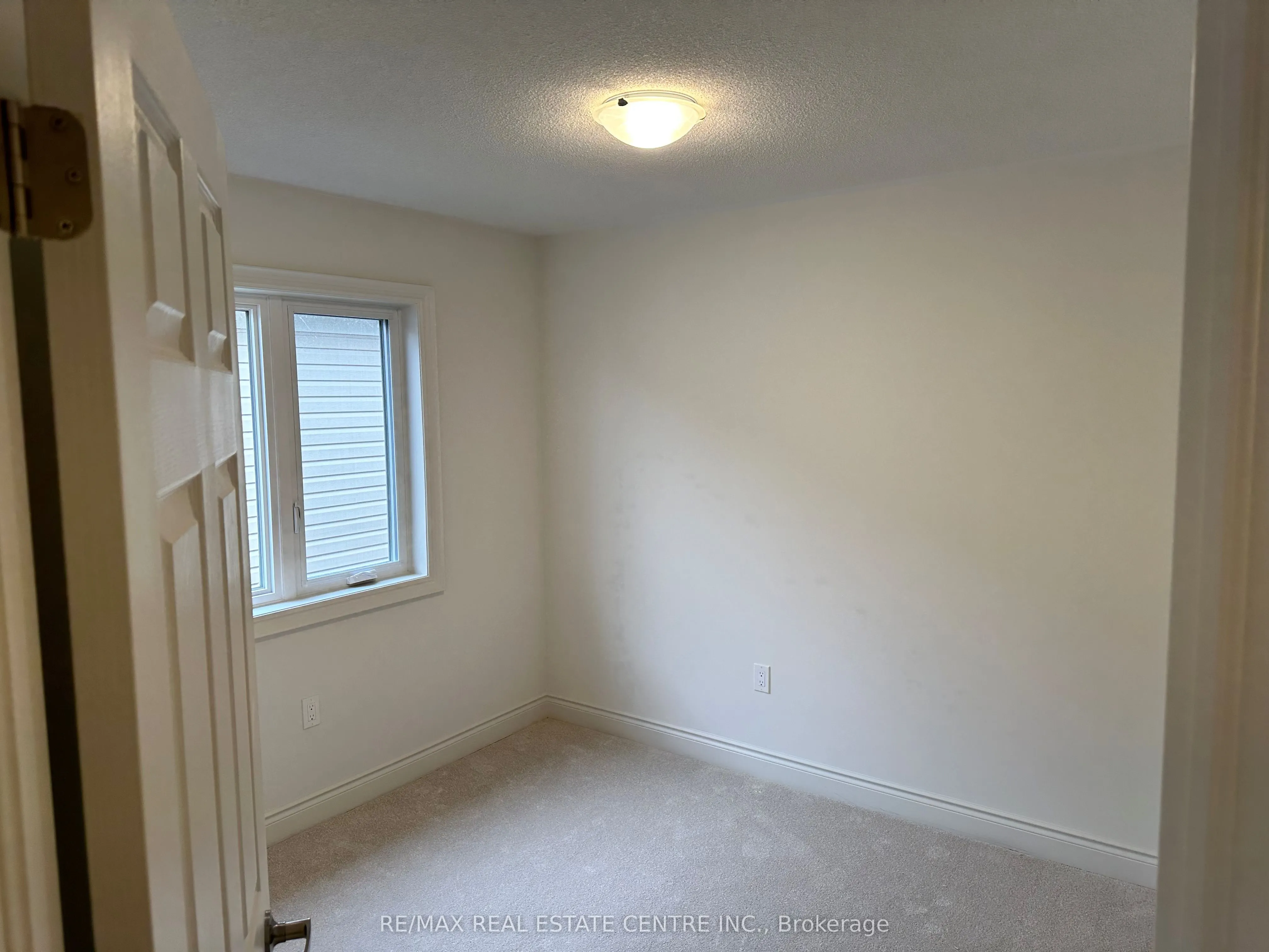 214 Elliot Avenue W