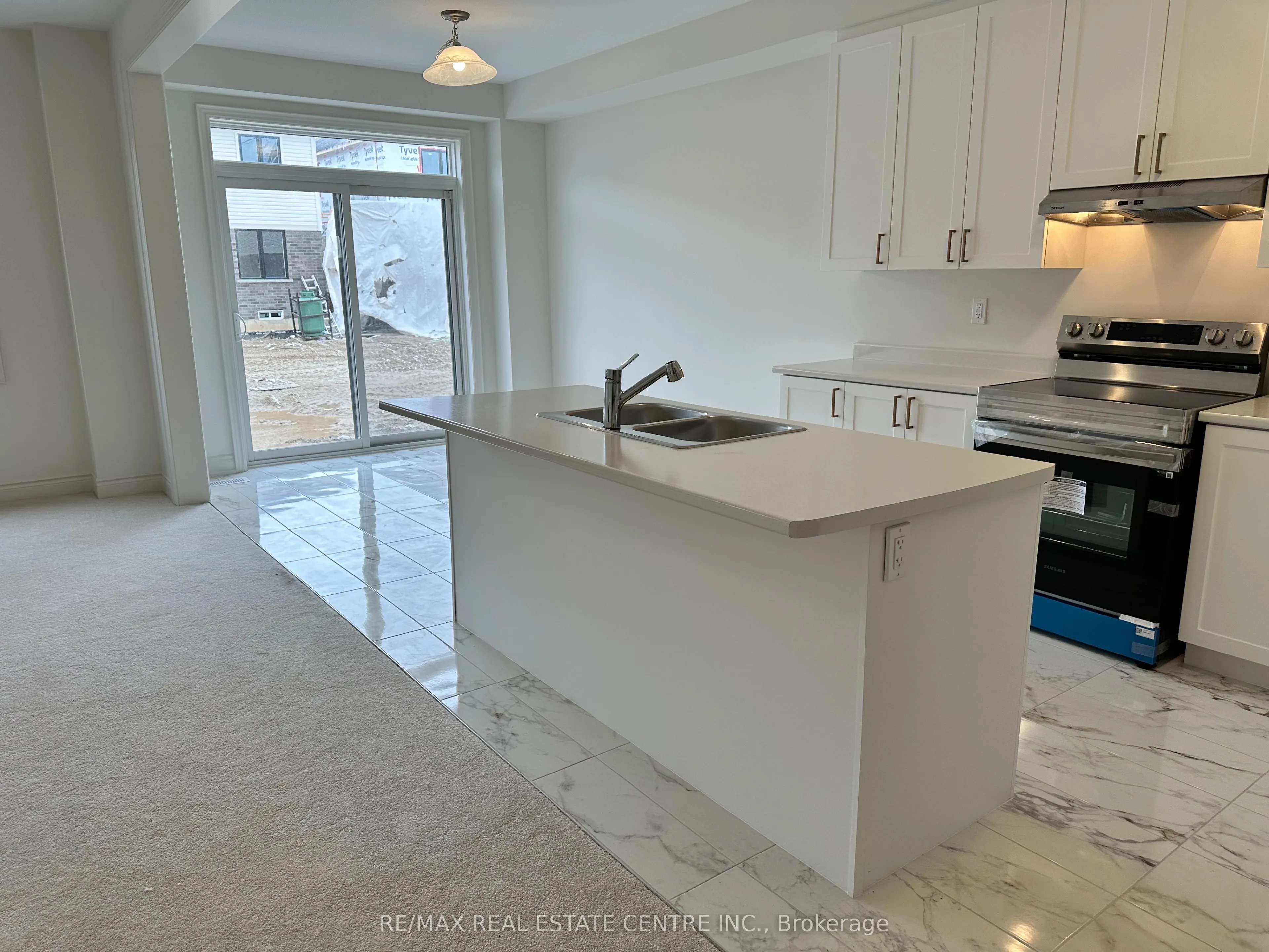 214 Elliot Avenue W