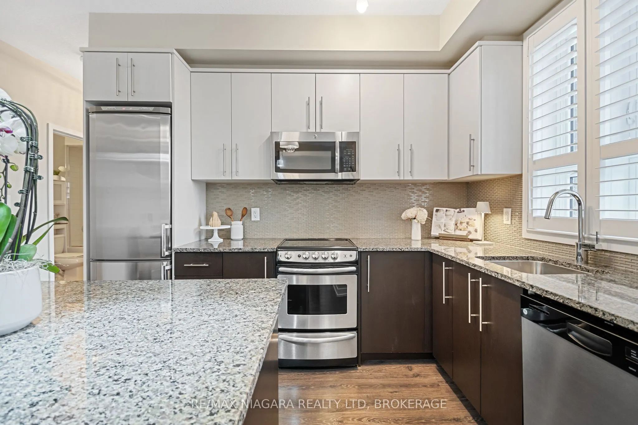 520 North Service Road #411