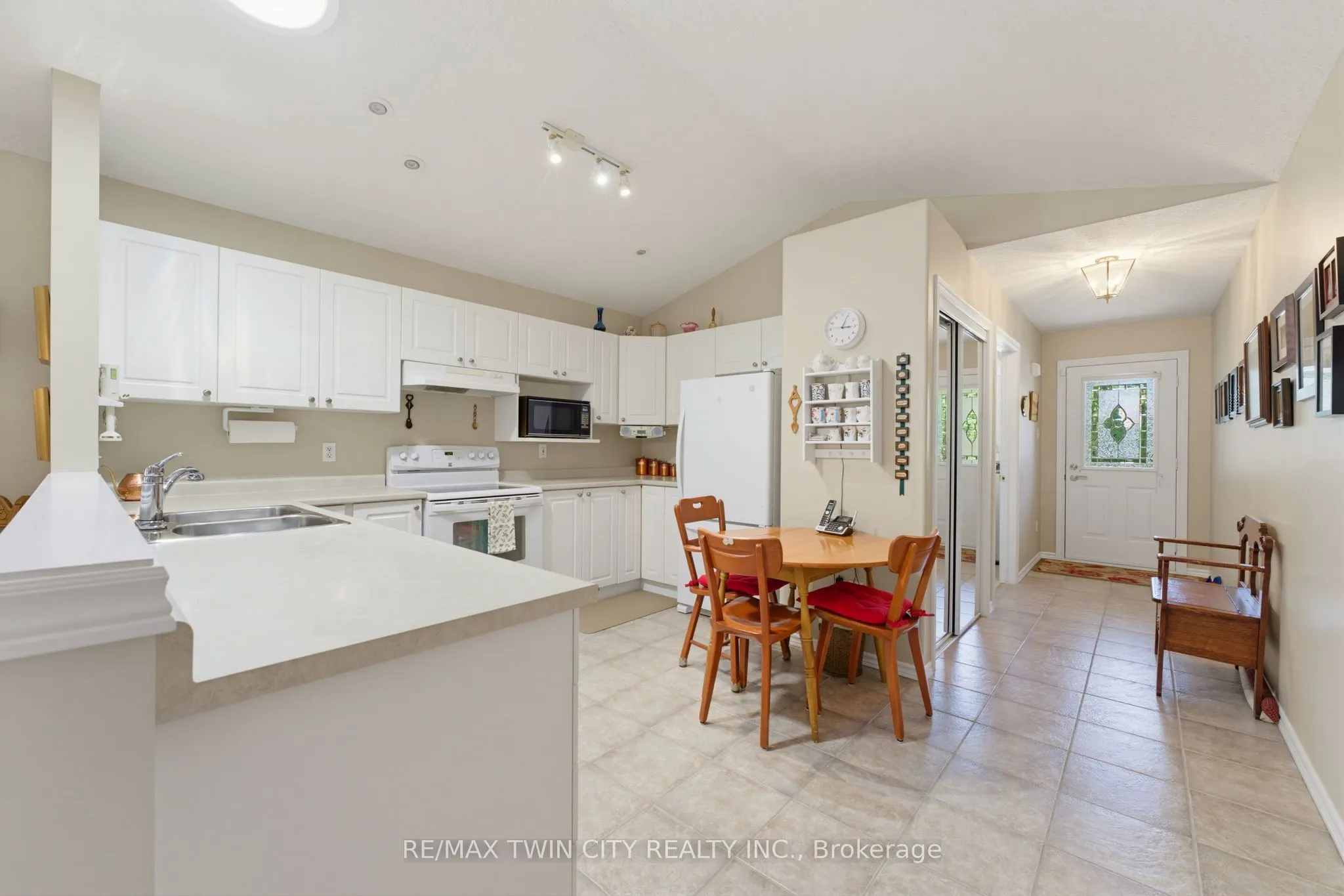 73 Morton Avenue W #9