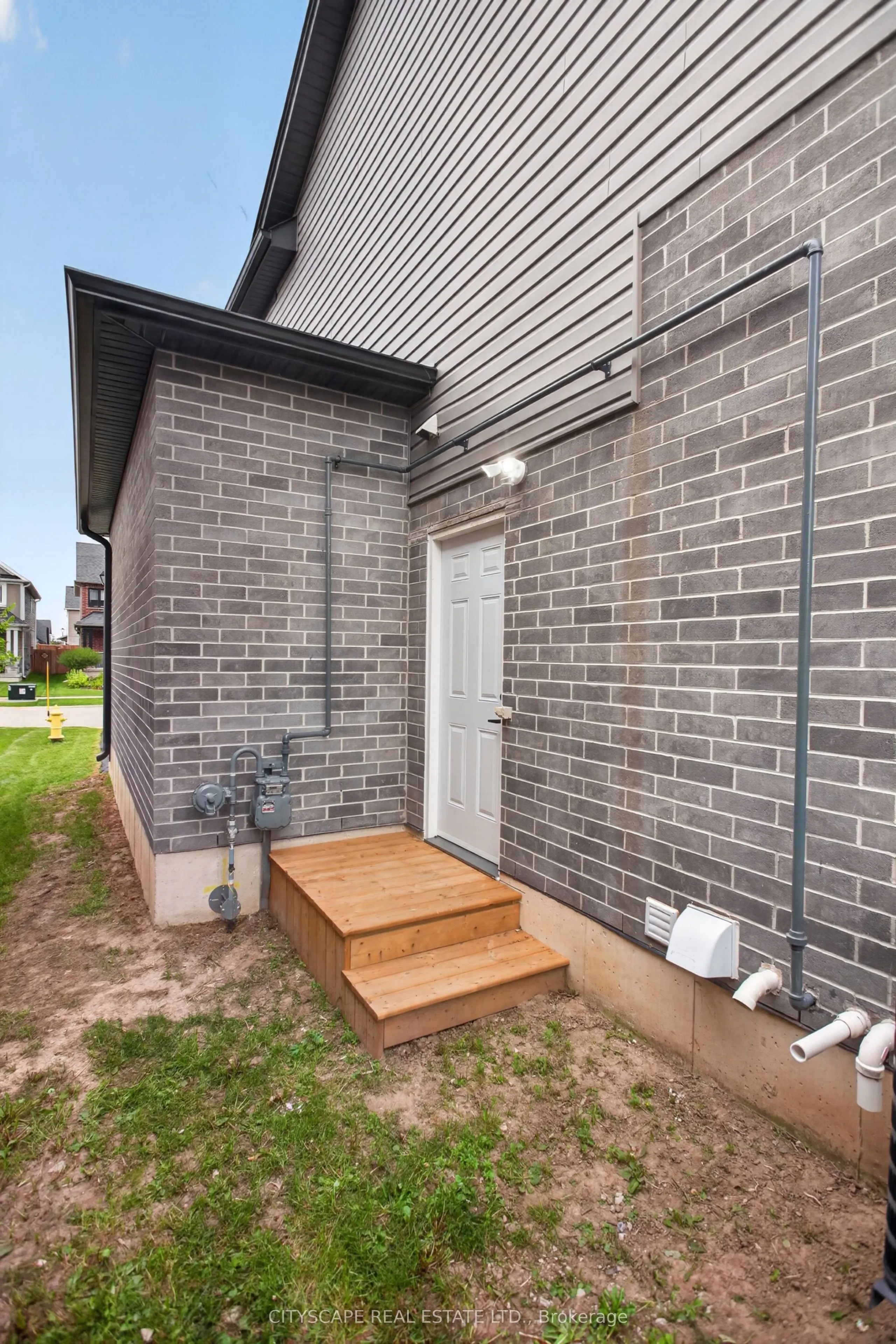 68 Davidson Drive W
