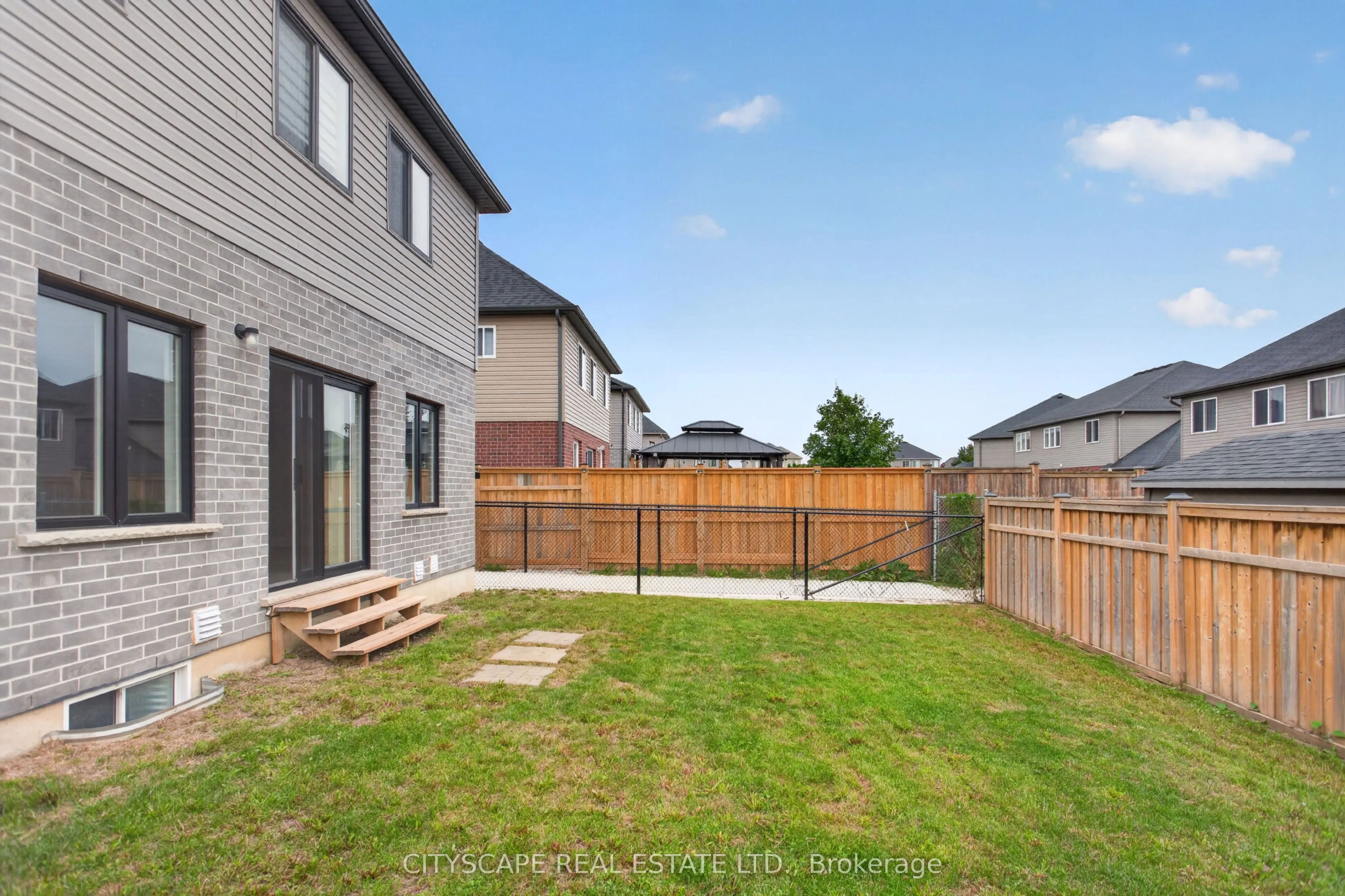 68 Davidson Drive W