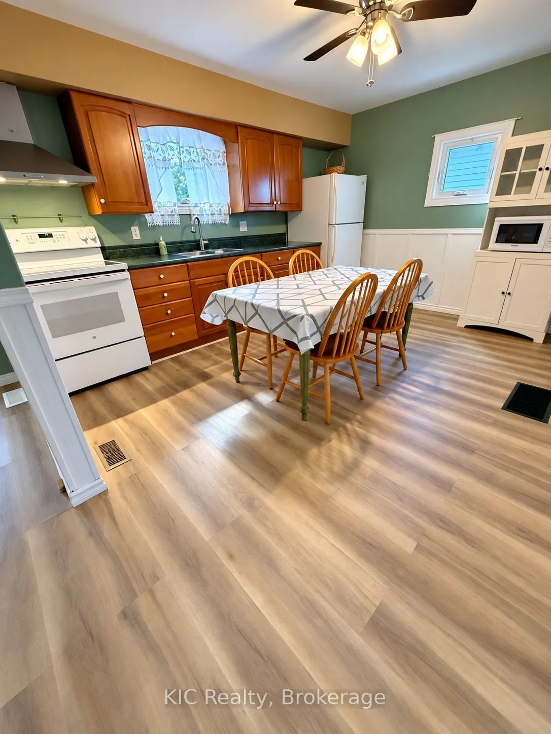 14 Alfred Street W