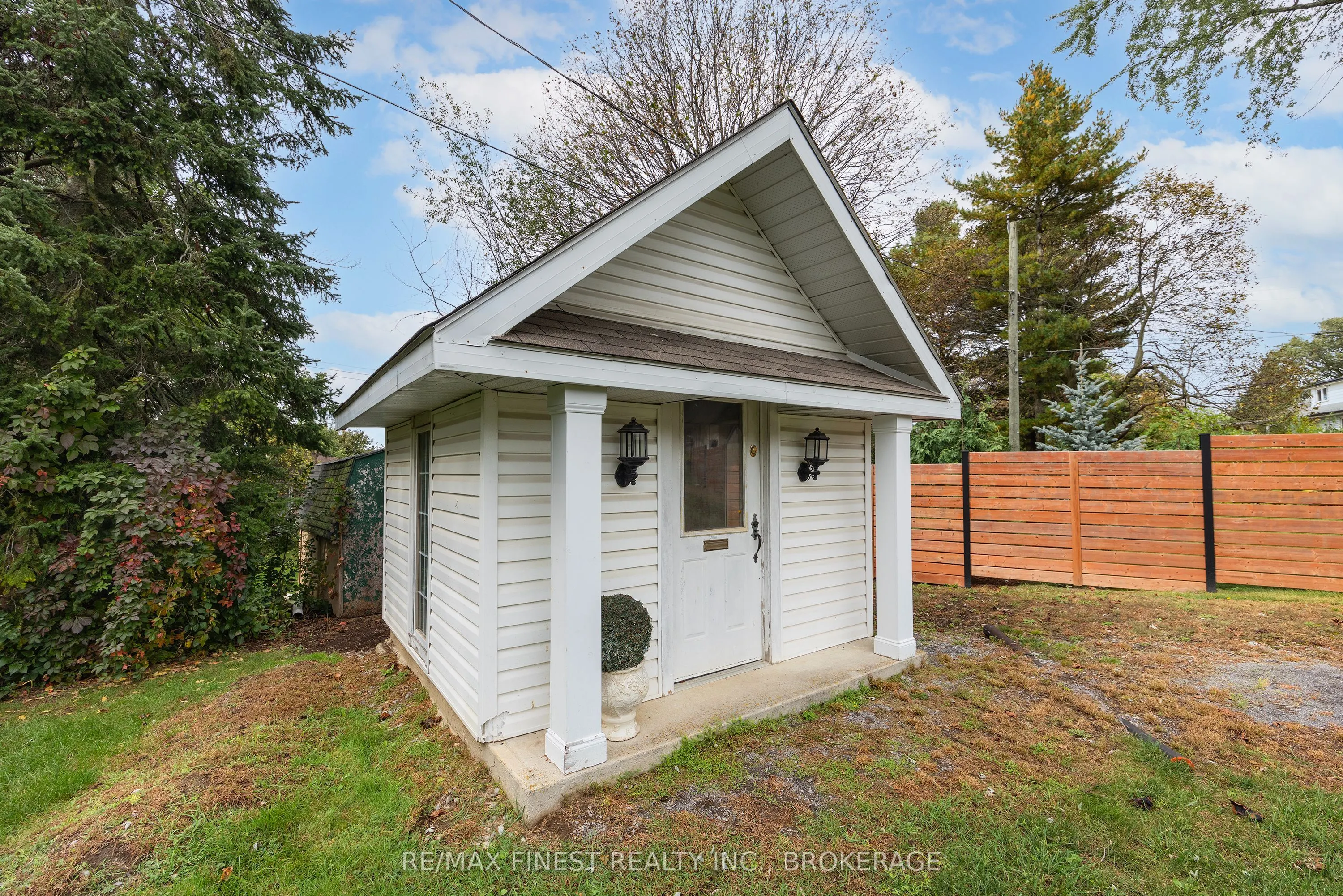 18 Stormont Avenue