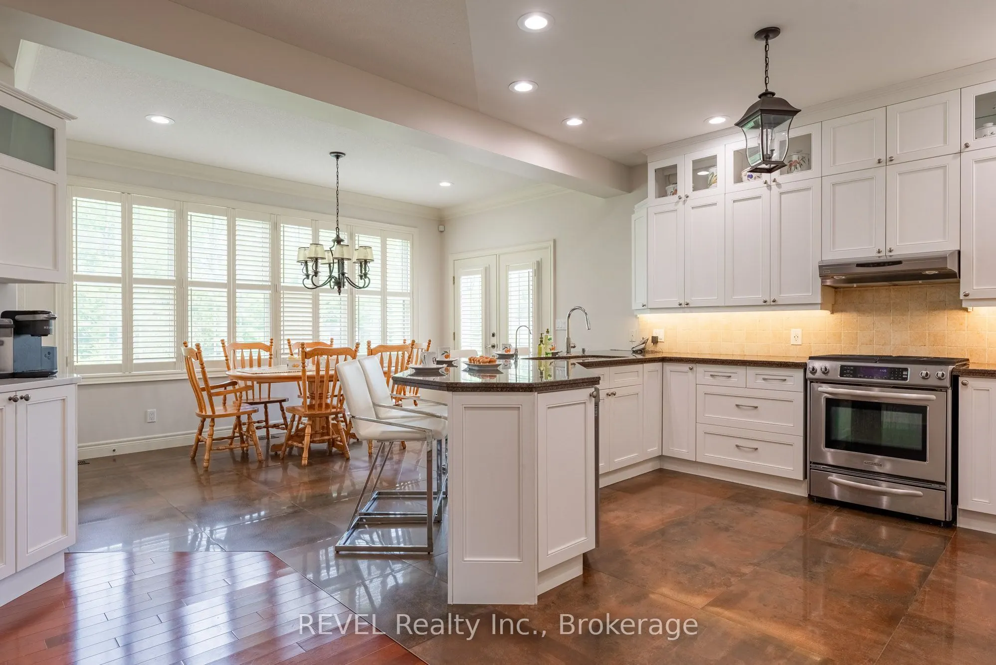 3250 Thunder Bay Road