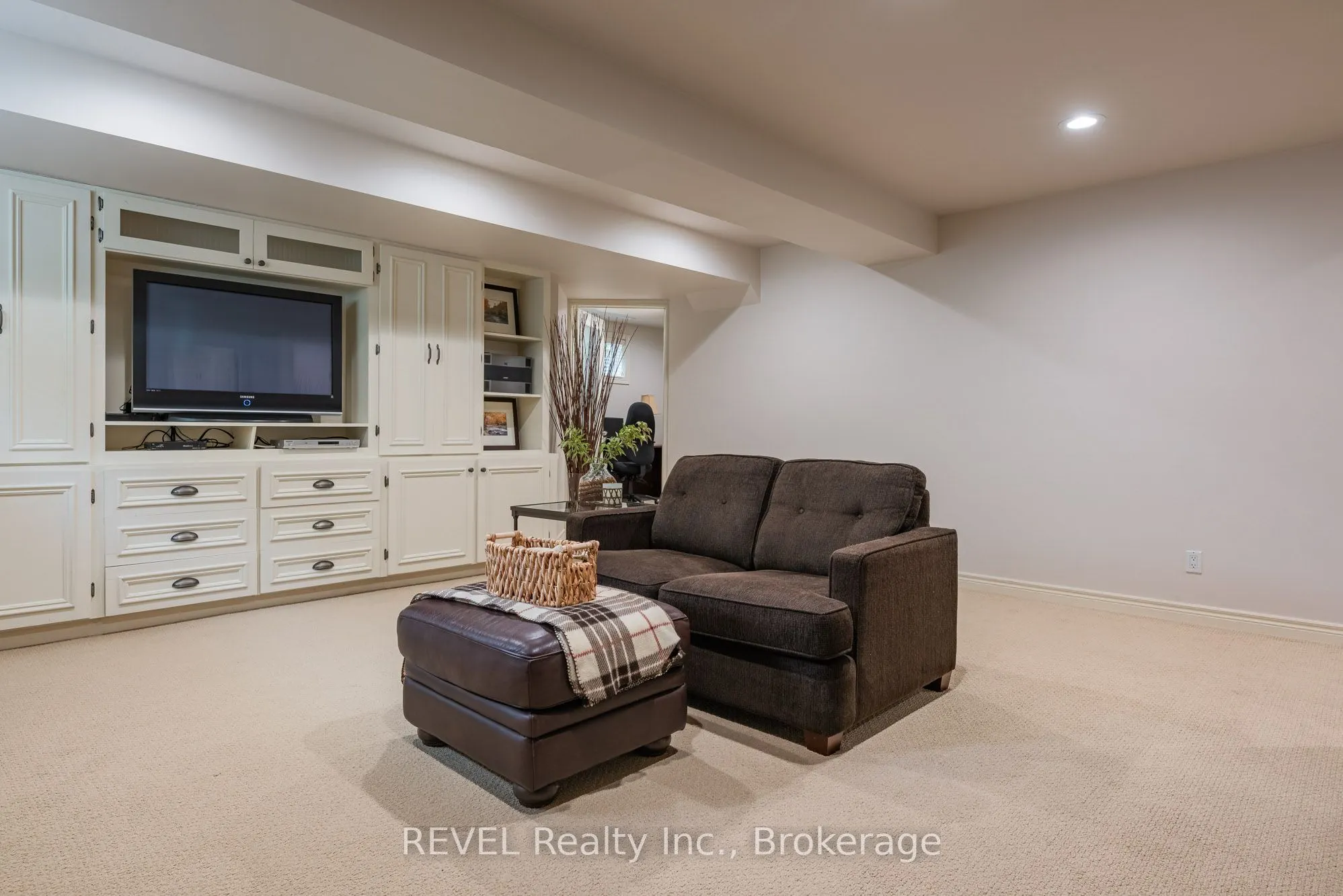 3250 Thunder Bay Road