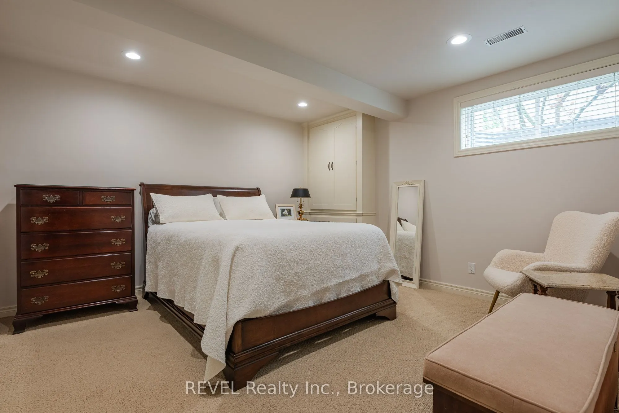 3250 Thunder Bay Road