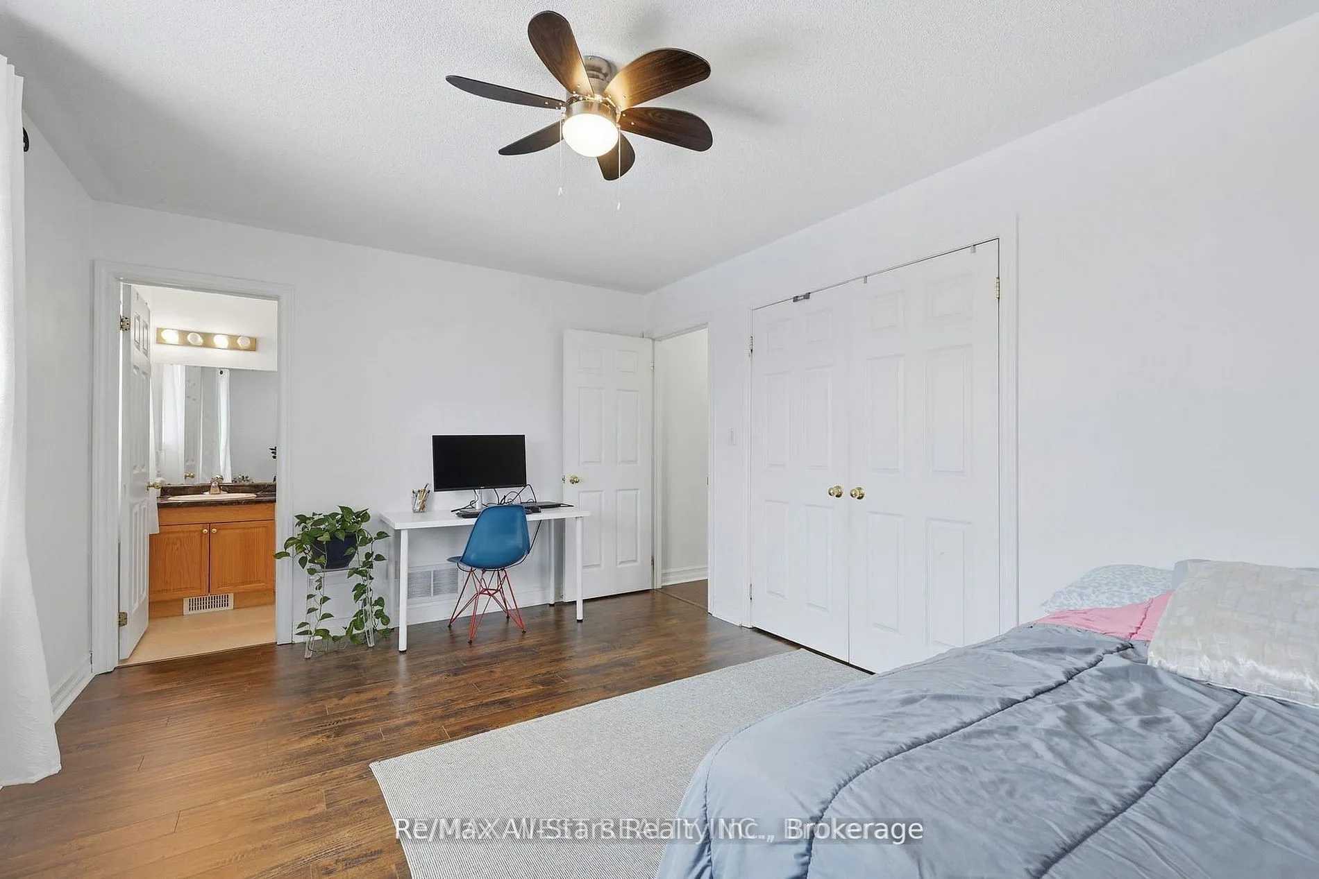 20 Eakins Crescent