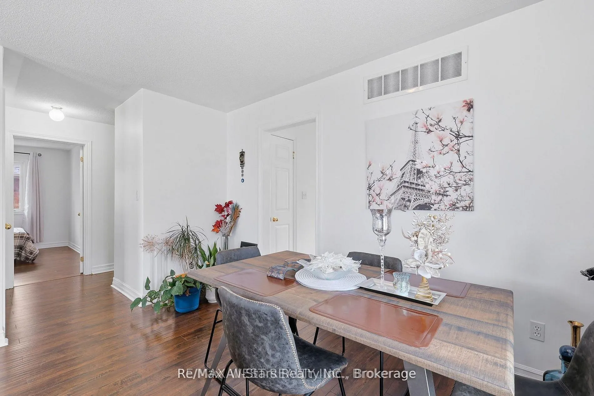 20 Eakins Crescent