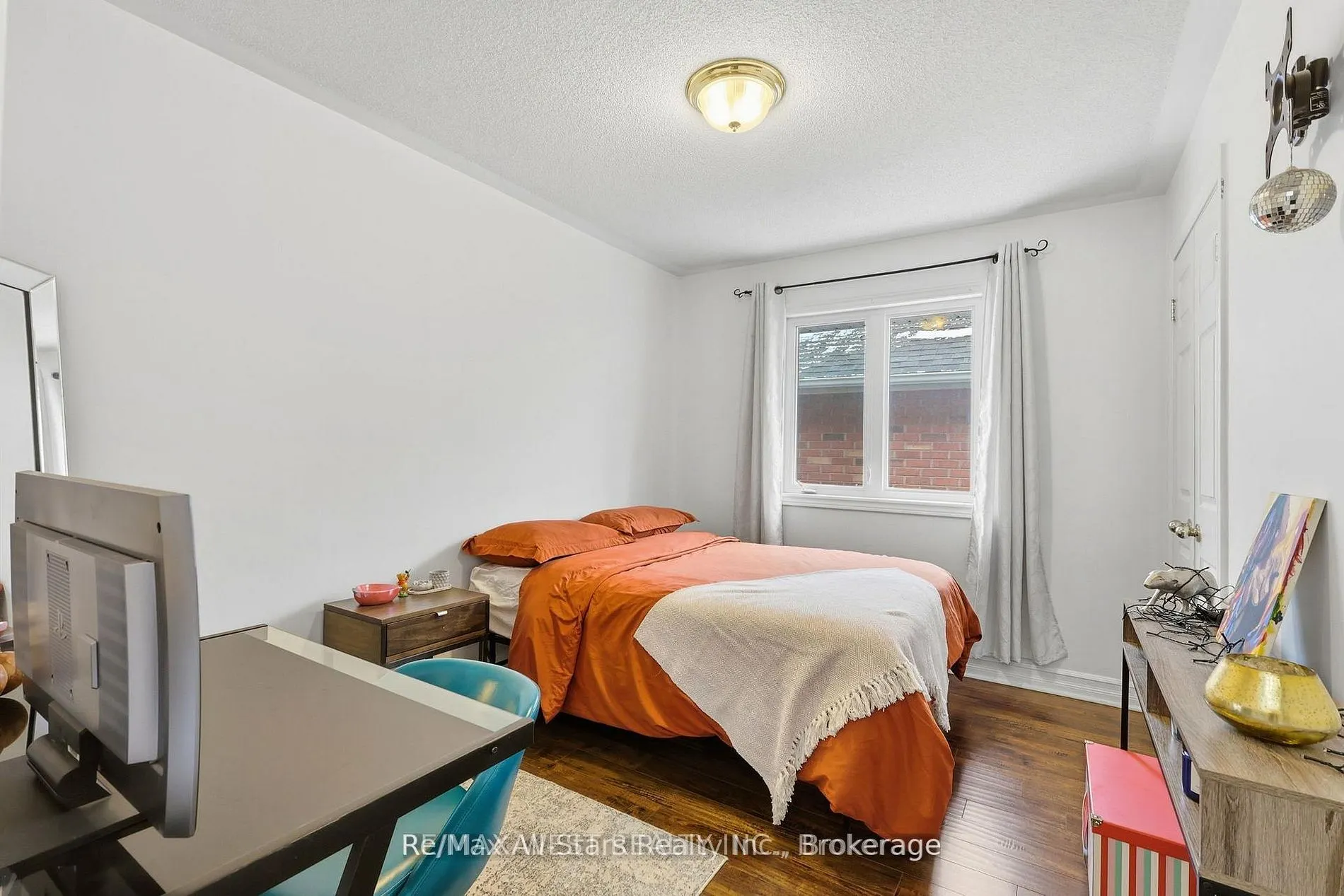 20 Eakins Crescent