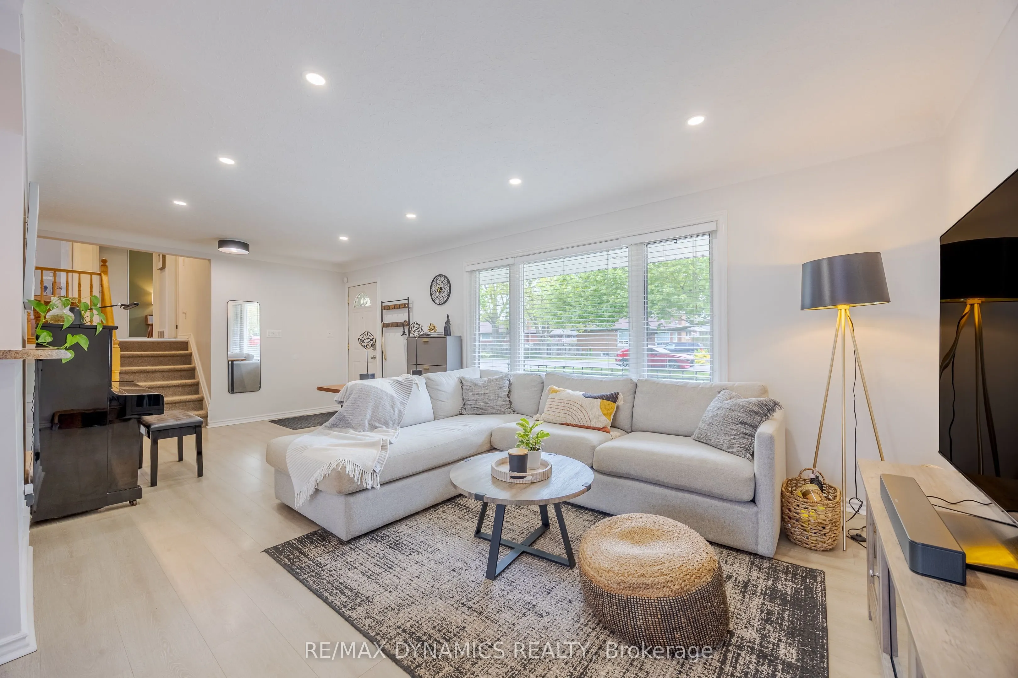 87 Rochelle Drive