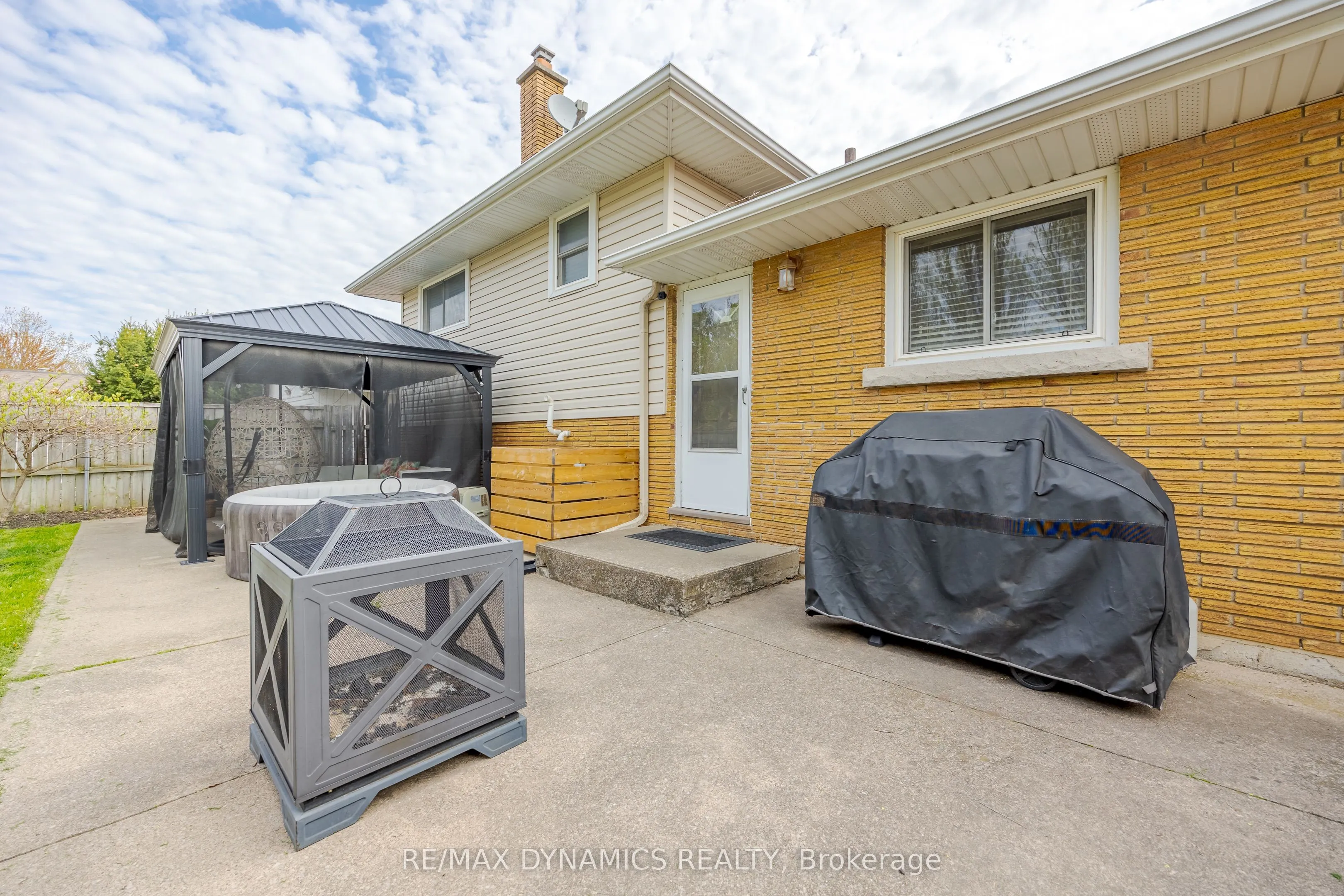 87 Rochelle Drive