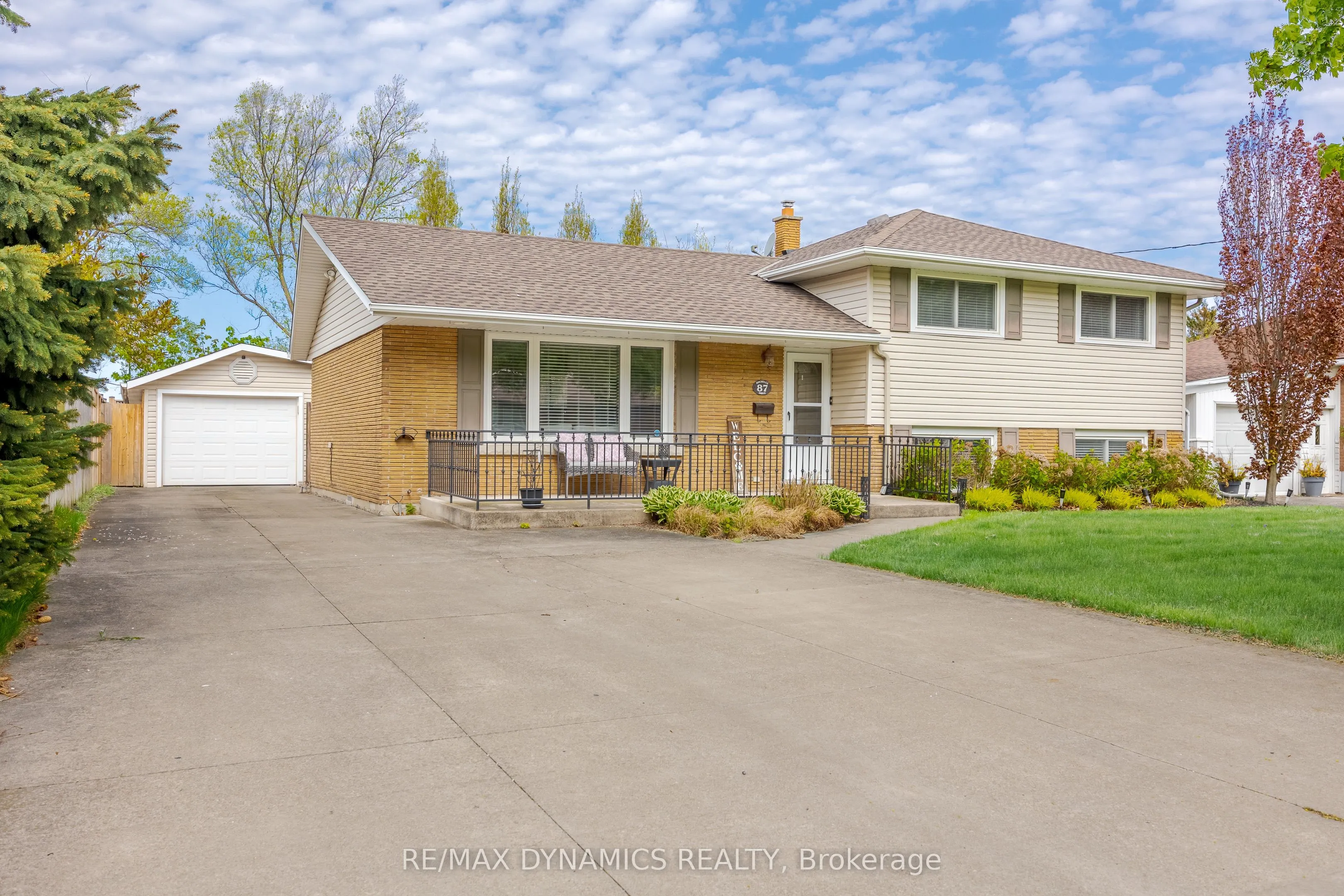 87 Rochelle Drive