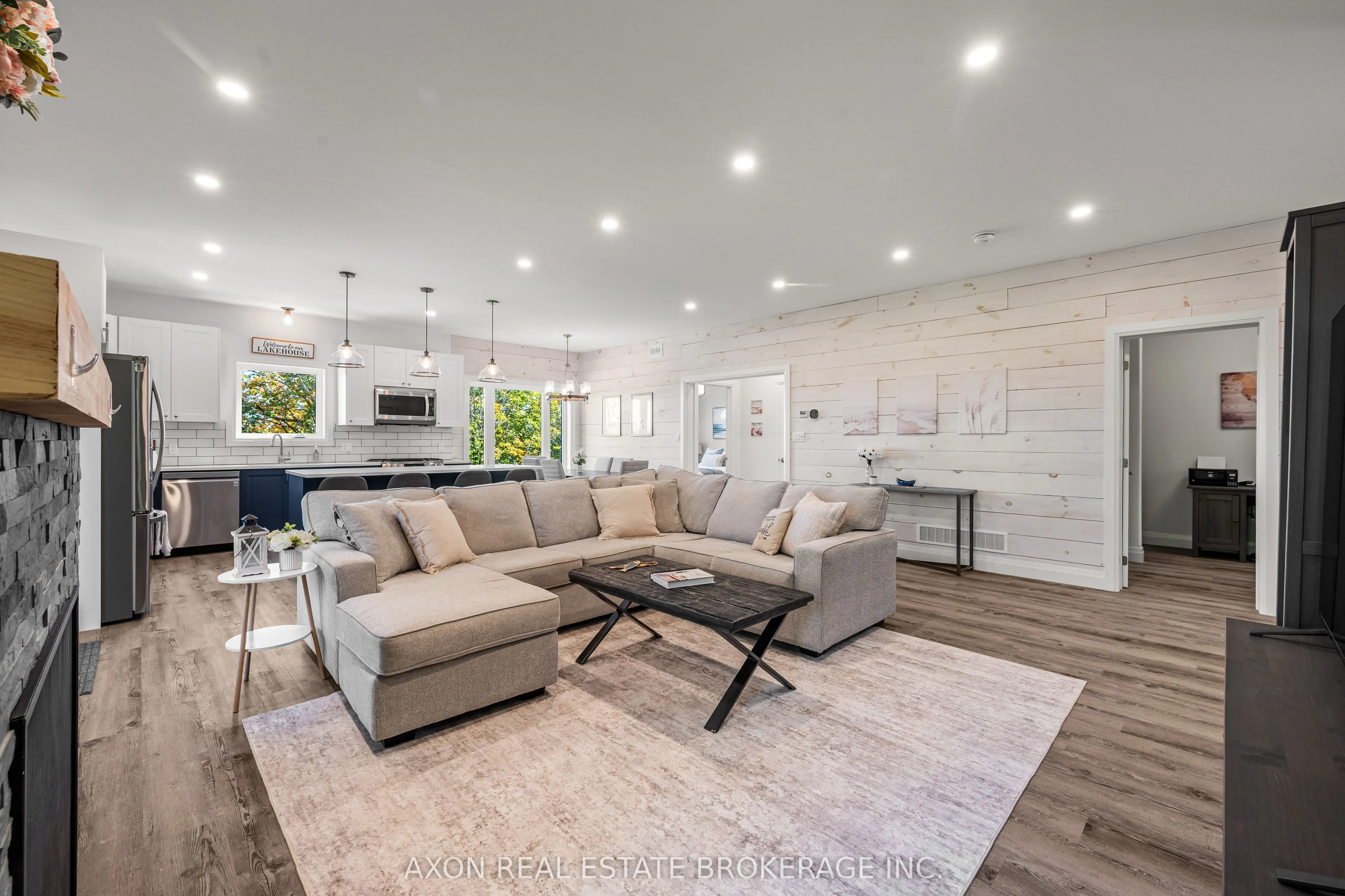 1022 Briscoe Bay Lane