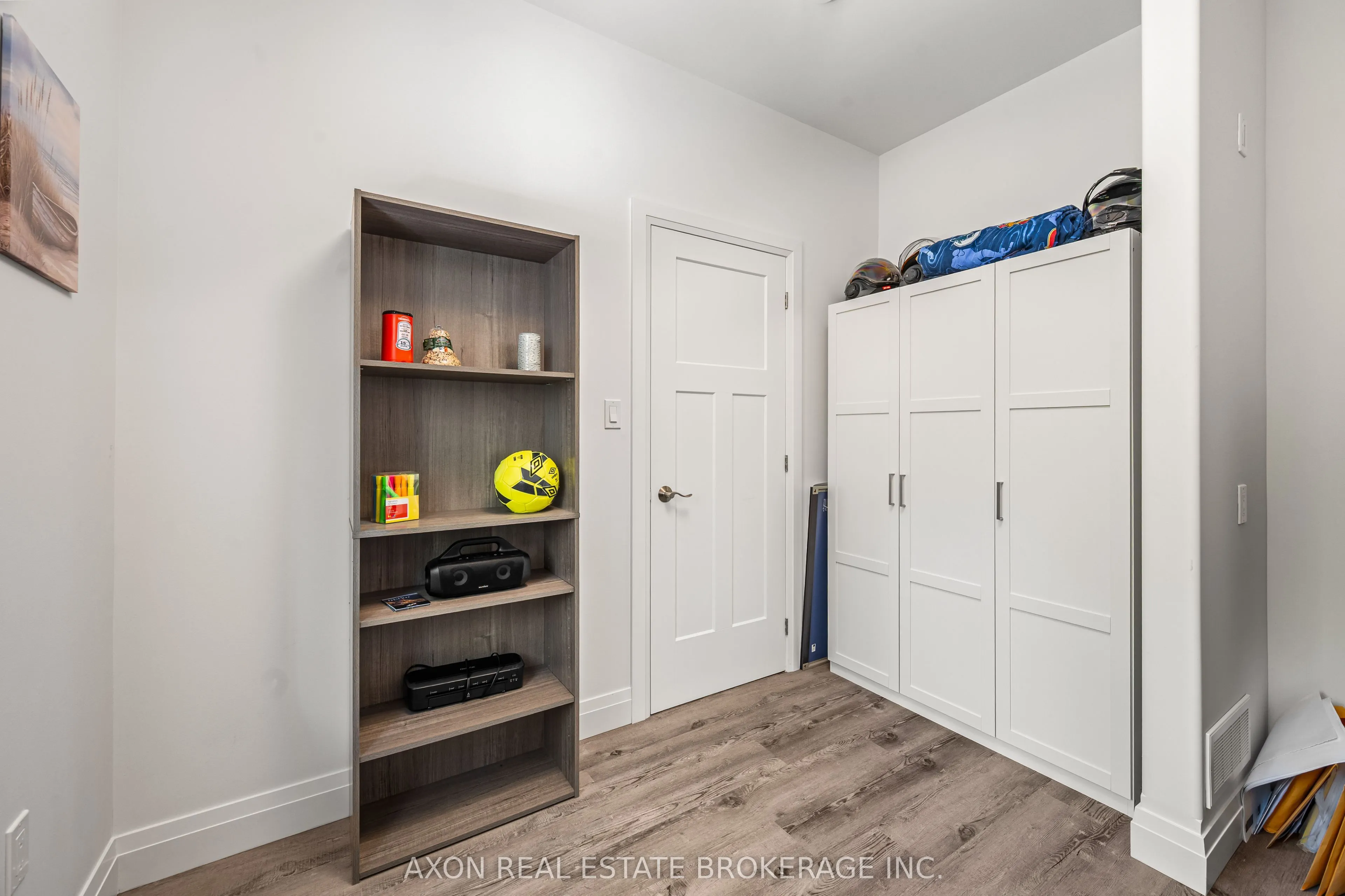 1022 Briscoe Bay Lane