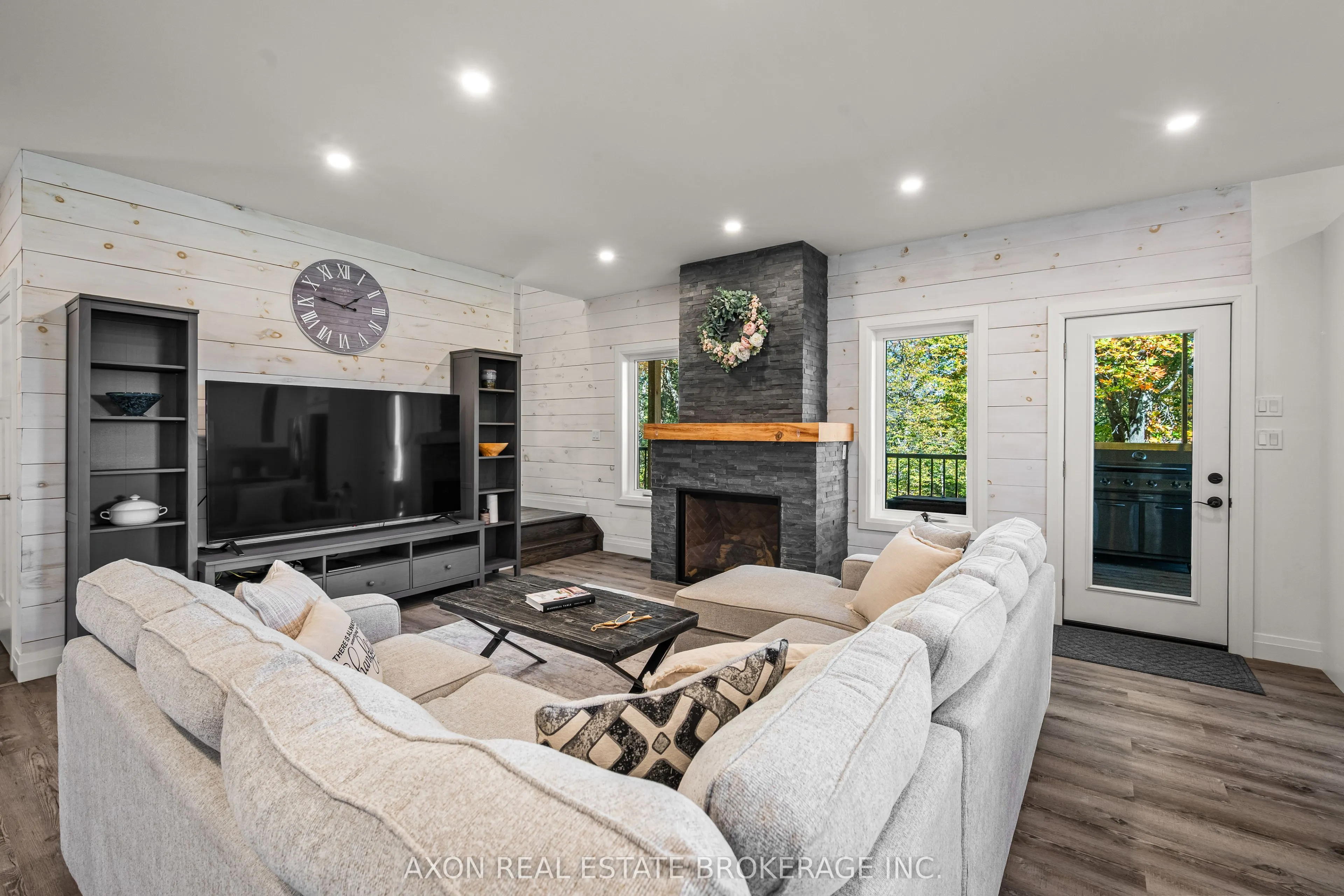 1022 Briscoe Bay Lane