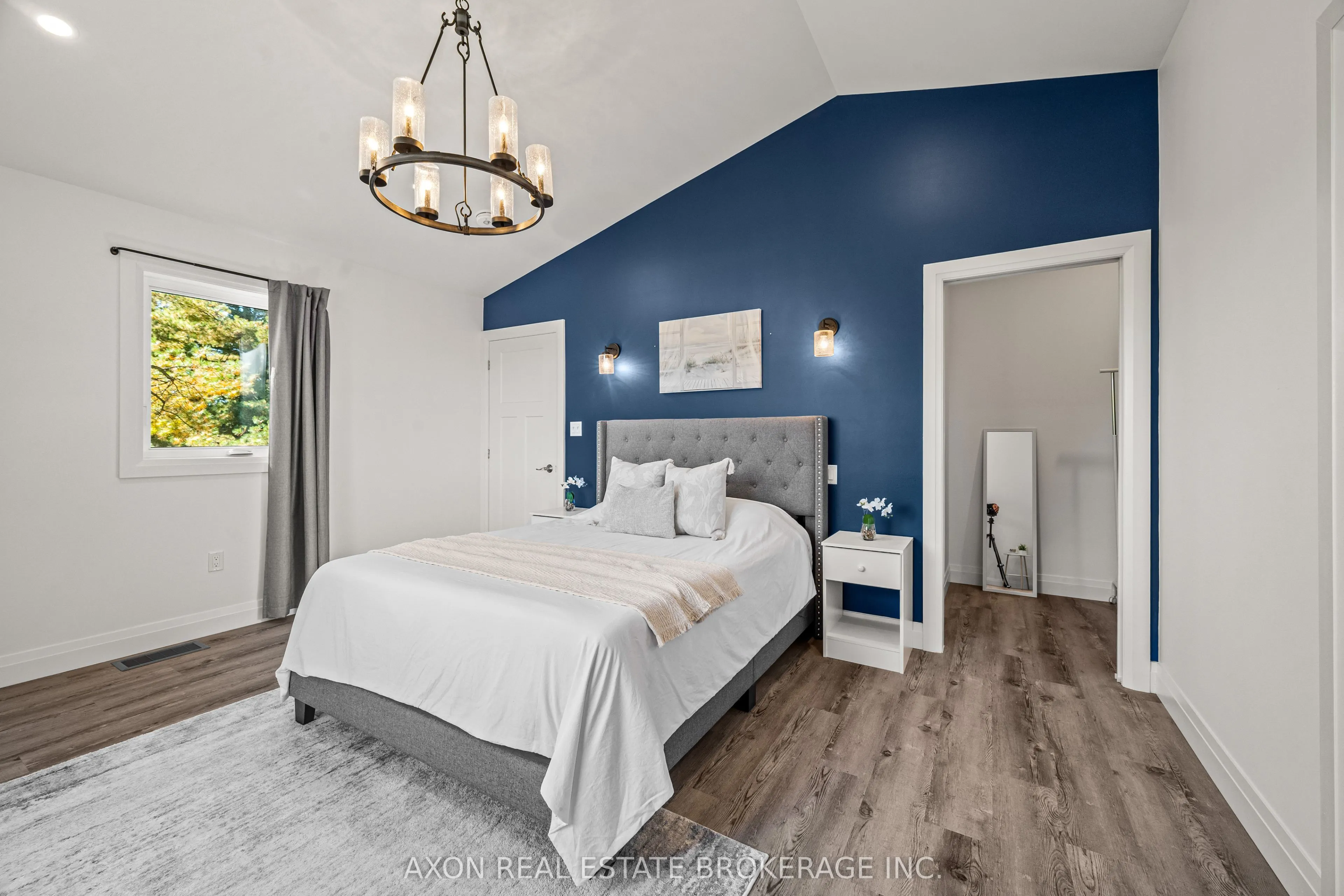 1022 Briscoe Bay Lane