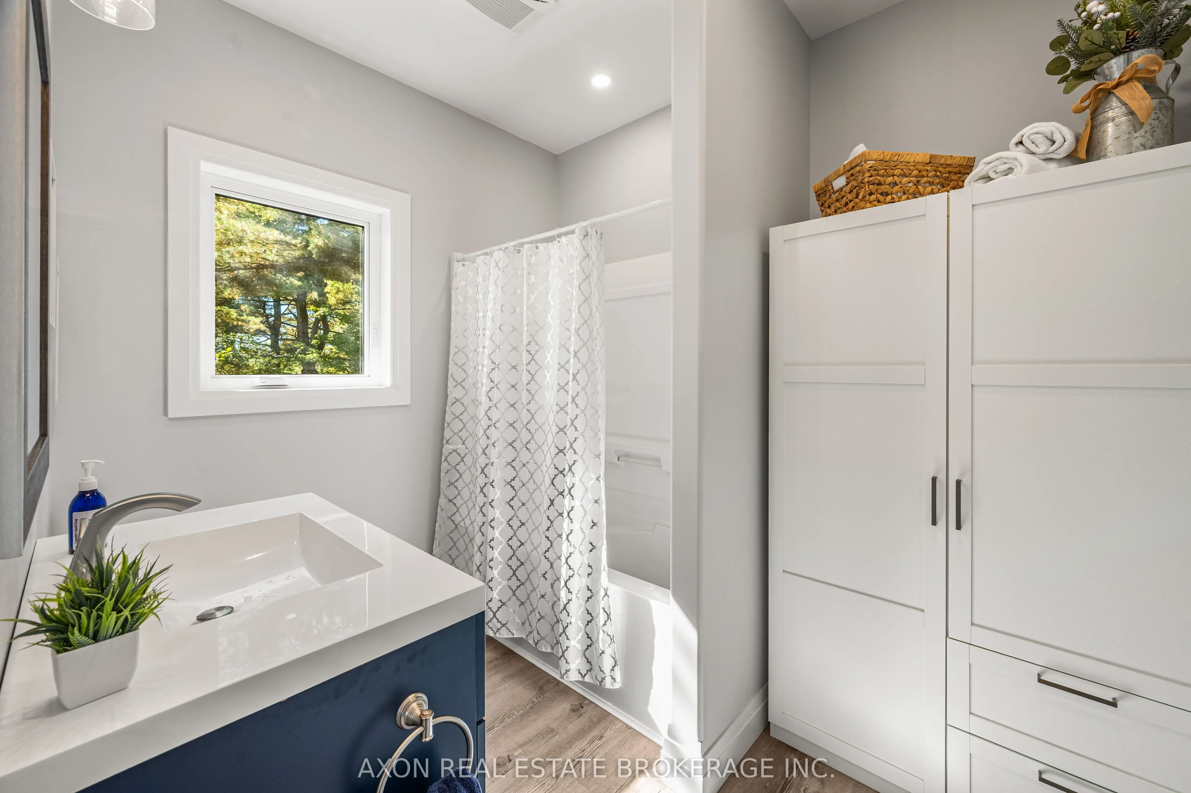 1022 Briscoe Bay Lane