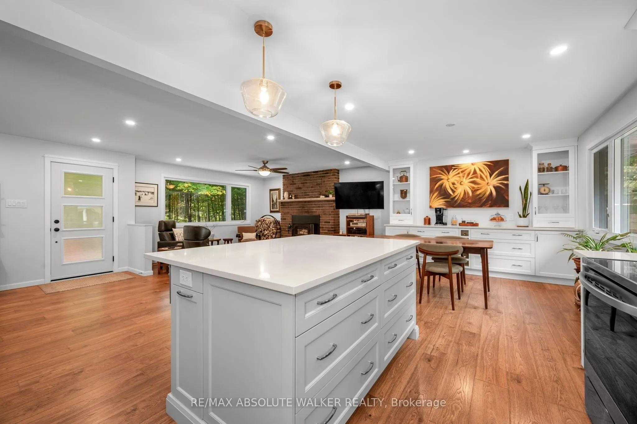 1679 Century Road E