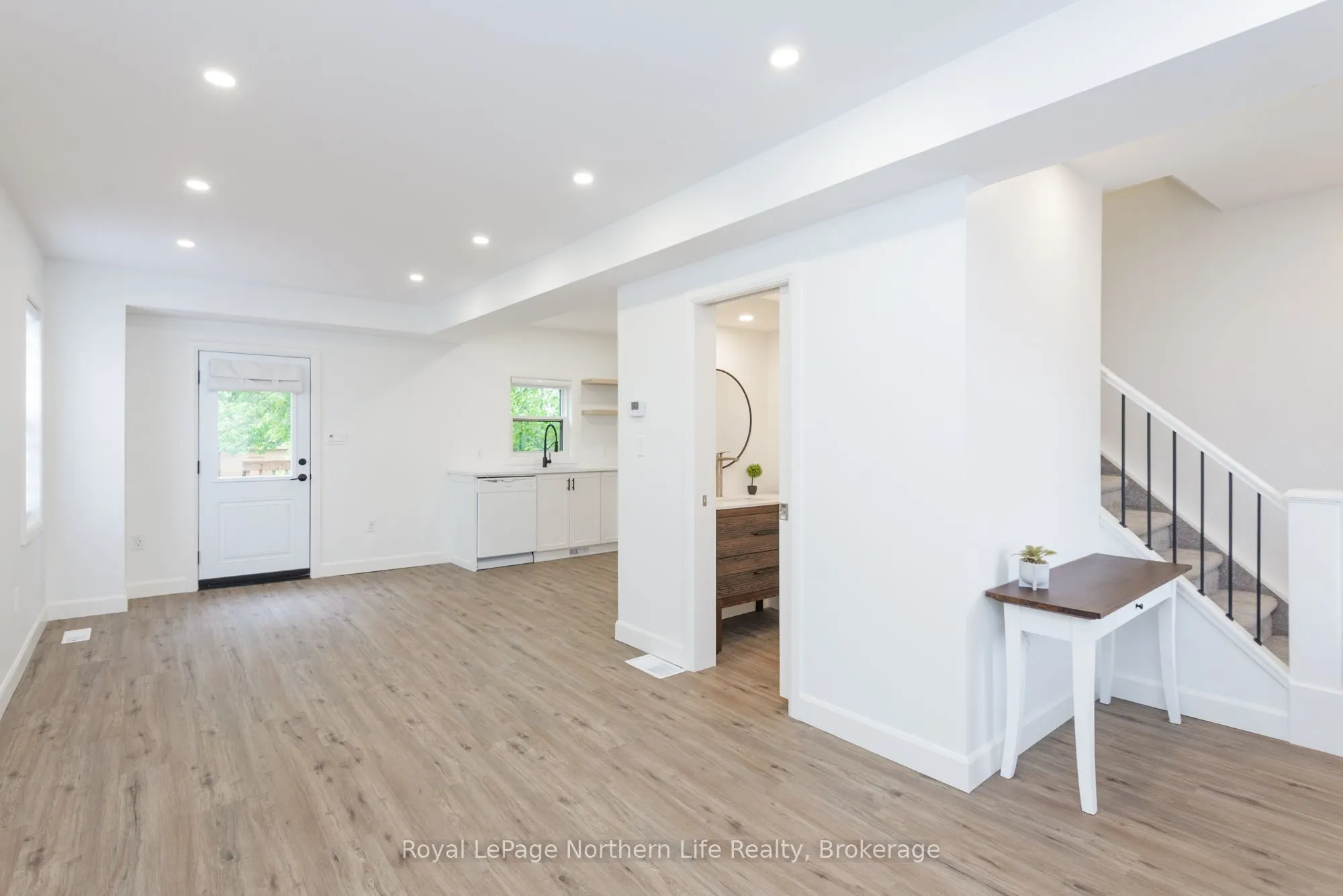 253 Second Avenue W