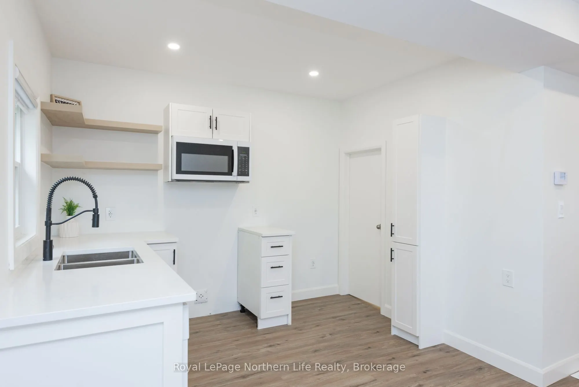 253 Second Avenue W