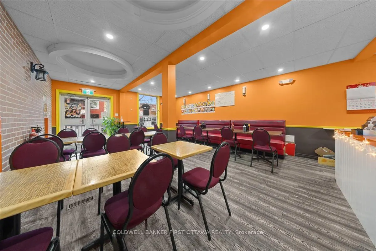 827 SOMERSET Street W