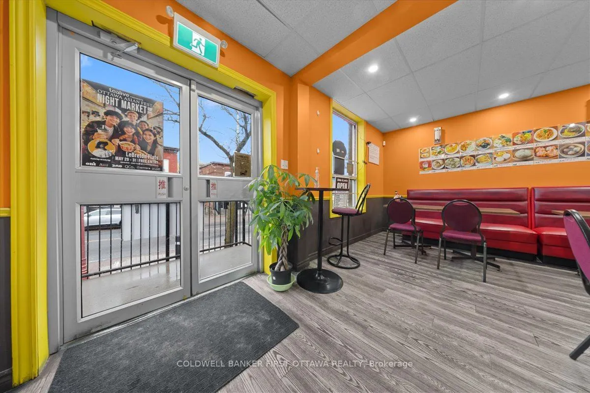 827 SOMERSET Street W