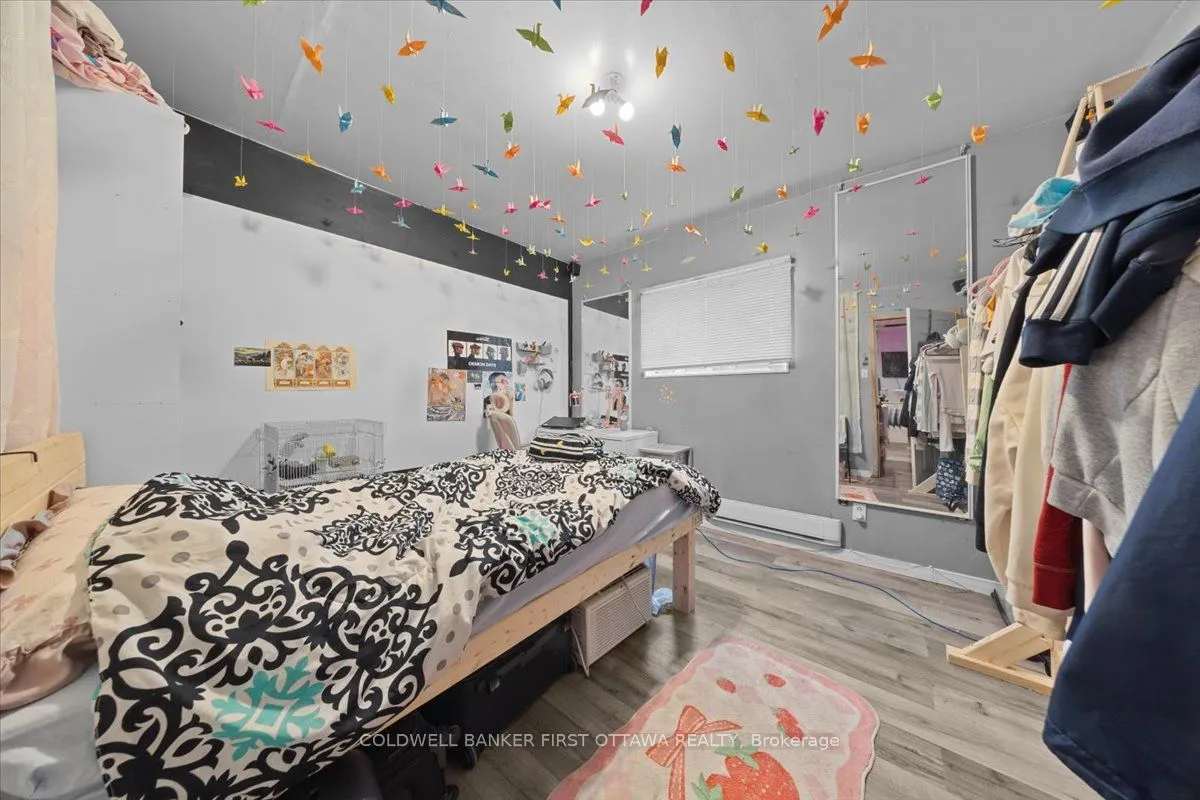 827 SOMERSET Street W