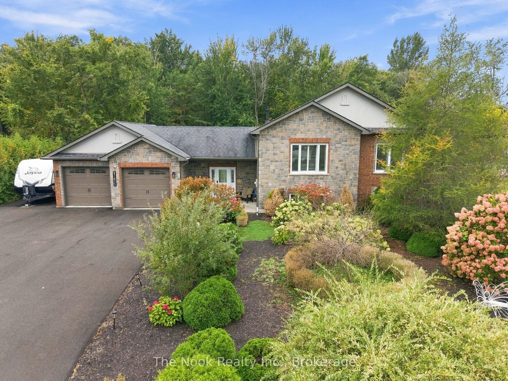 21611 Loyalist Parkway