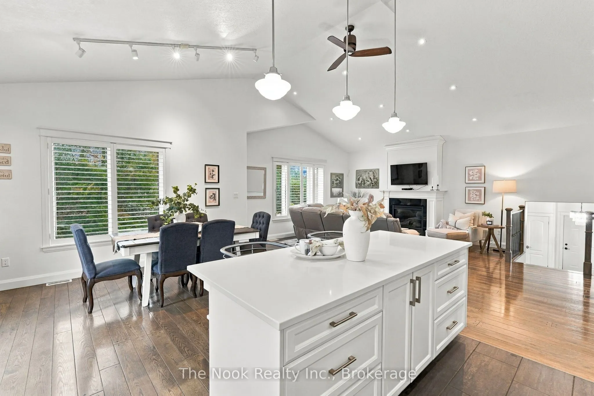 21611 Loyalist Parkway
