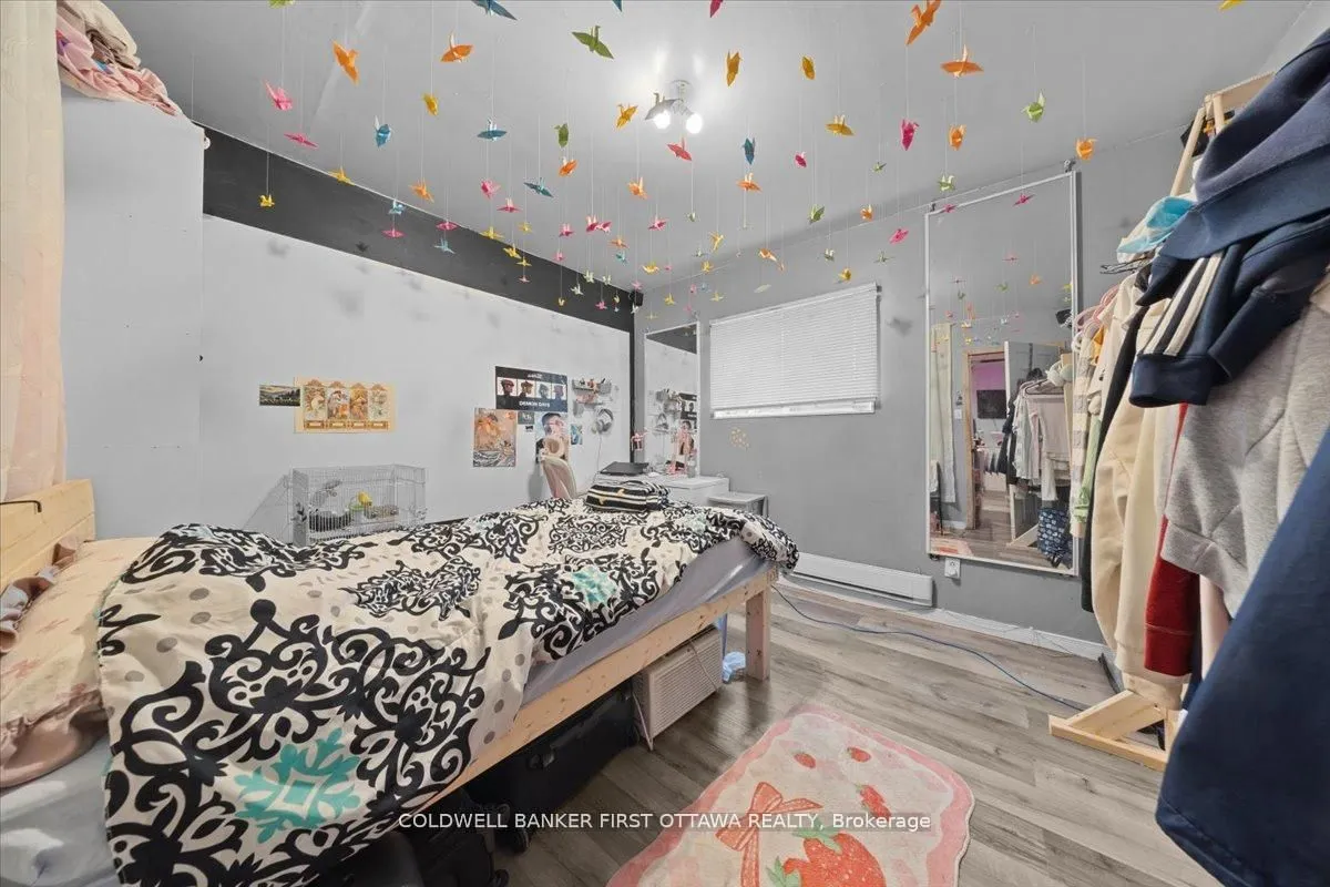 827 SOMERSET Street W