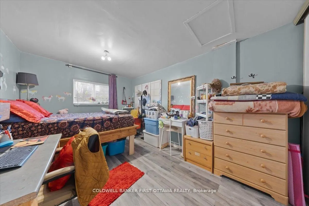 827 SOMERSET Street W