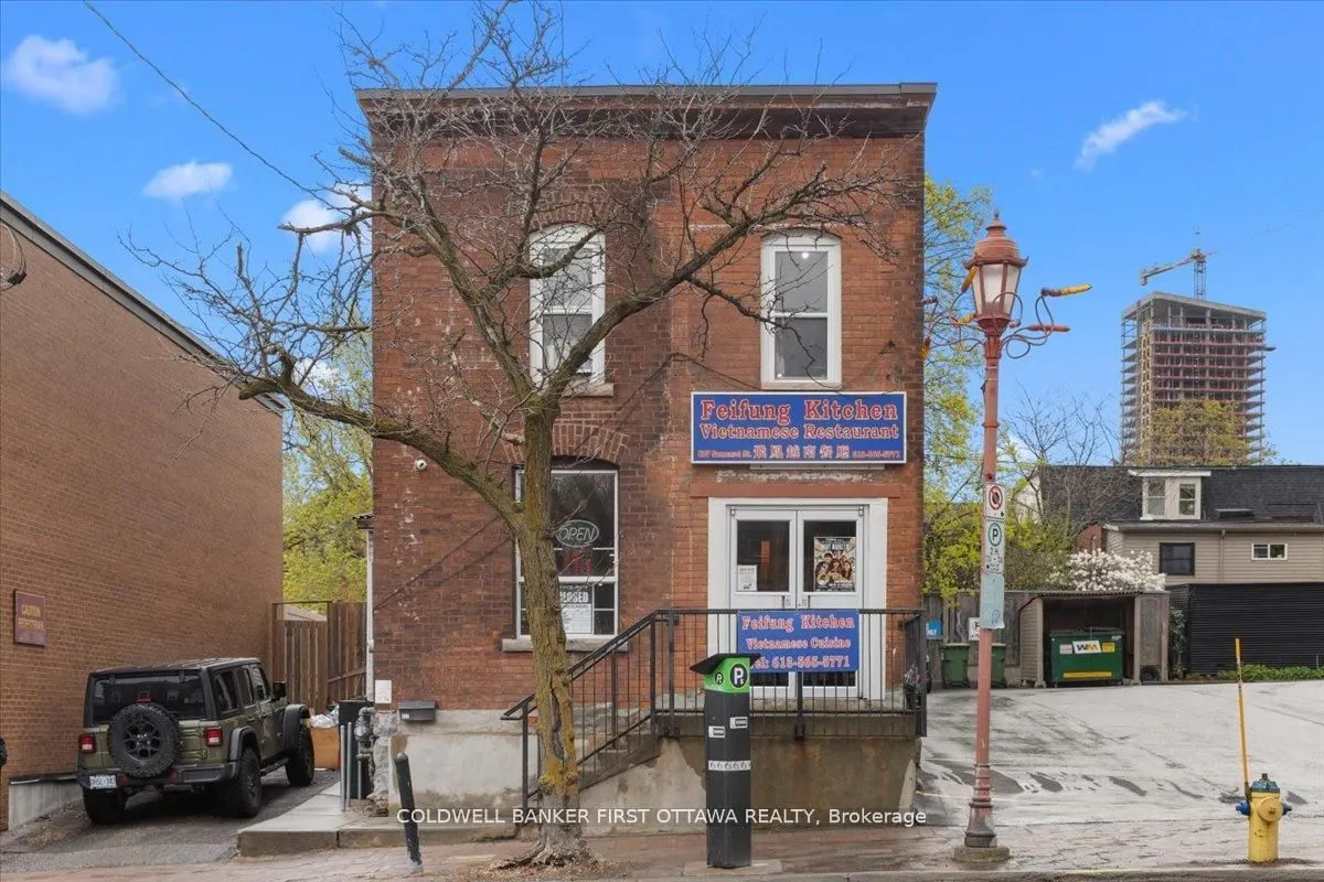 827 SOMERSET Street W