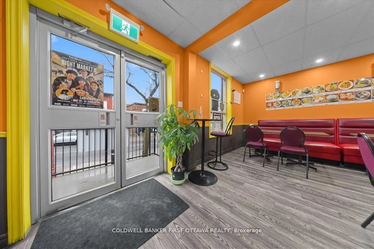 827 SOMERSET Street W