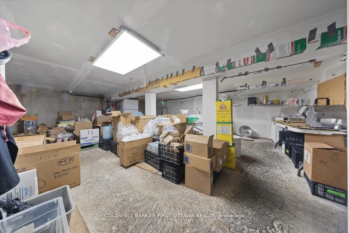 827 SOMERSET Street W