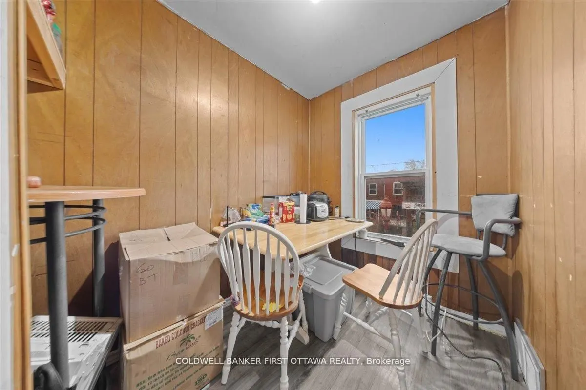 827 SOMERSET Street W