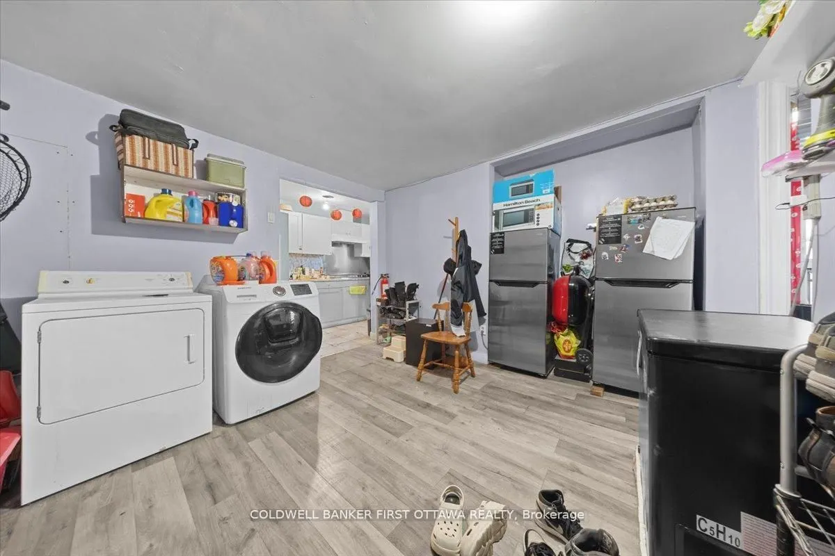 827 SOMERSET Street W