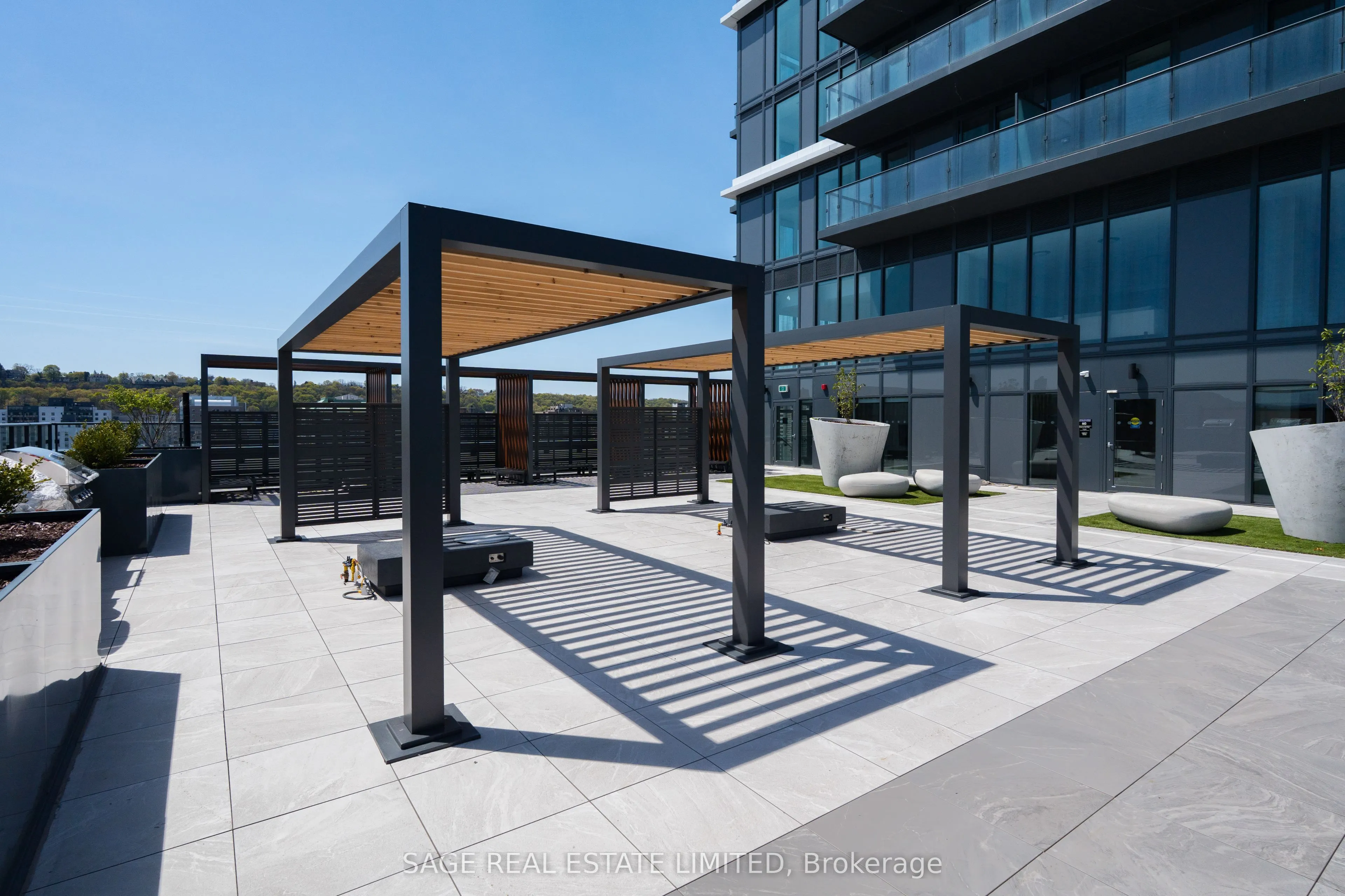 75 James Street S #1404