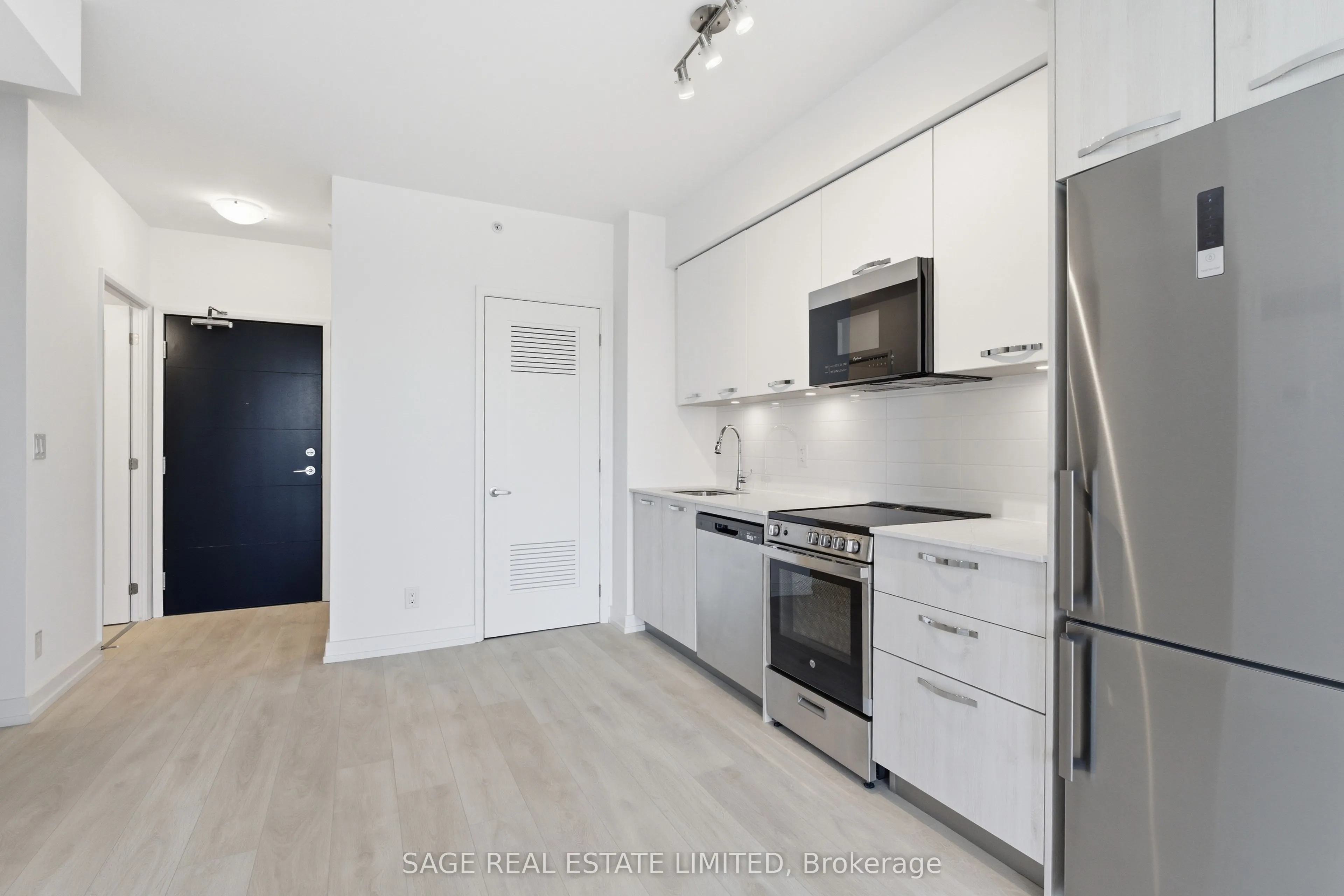 75 James Street S #1404