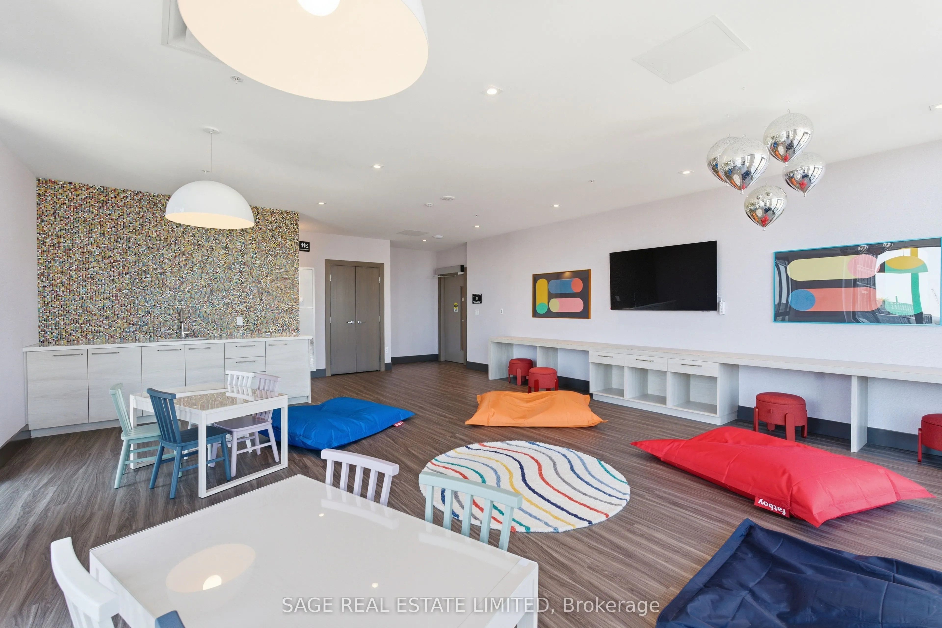 75 James Street S #1404