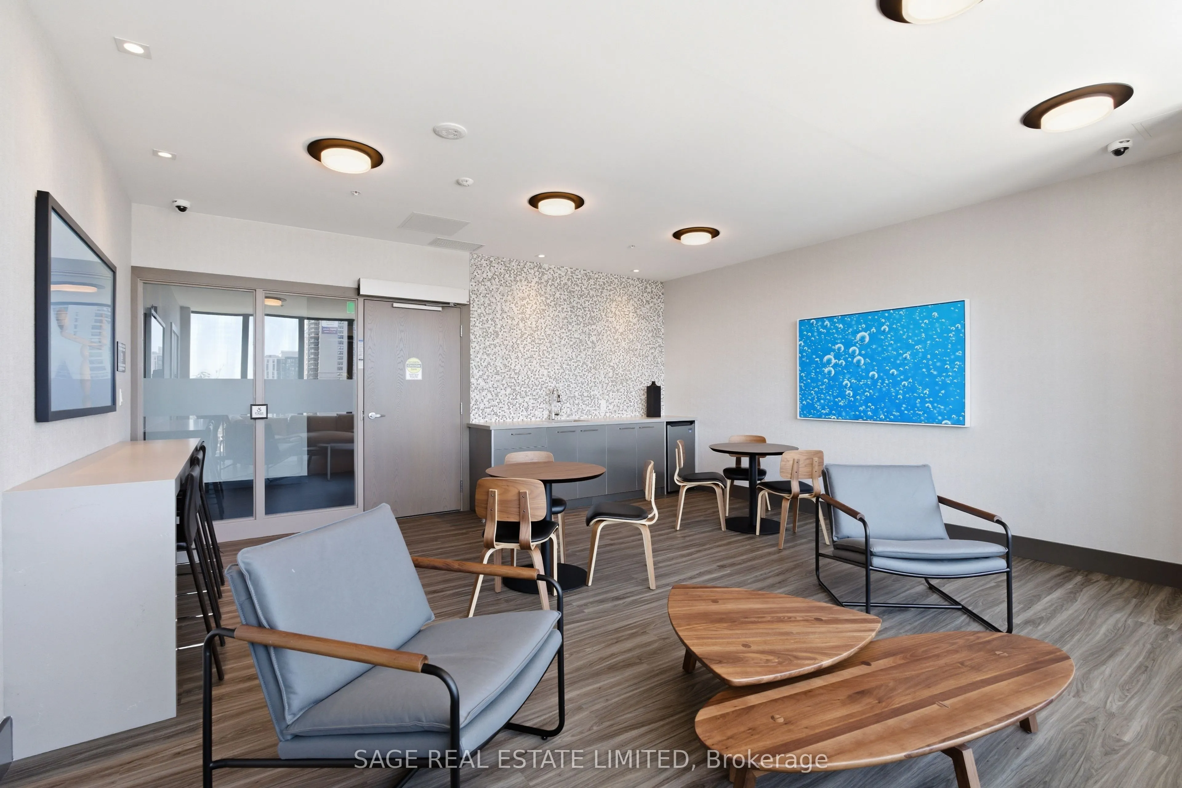 75 James Street S #1404