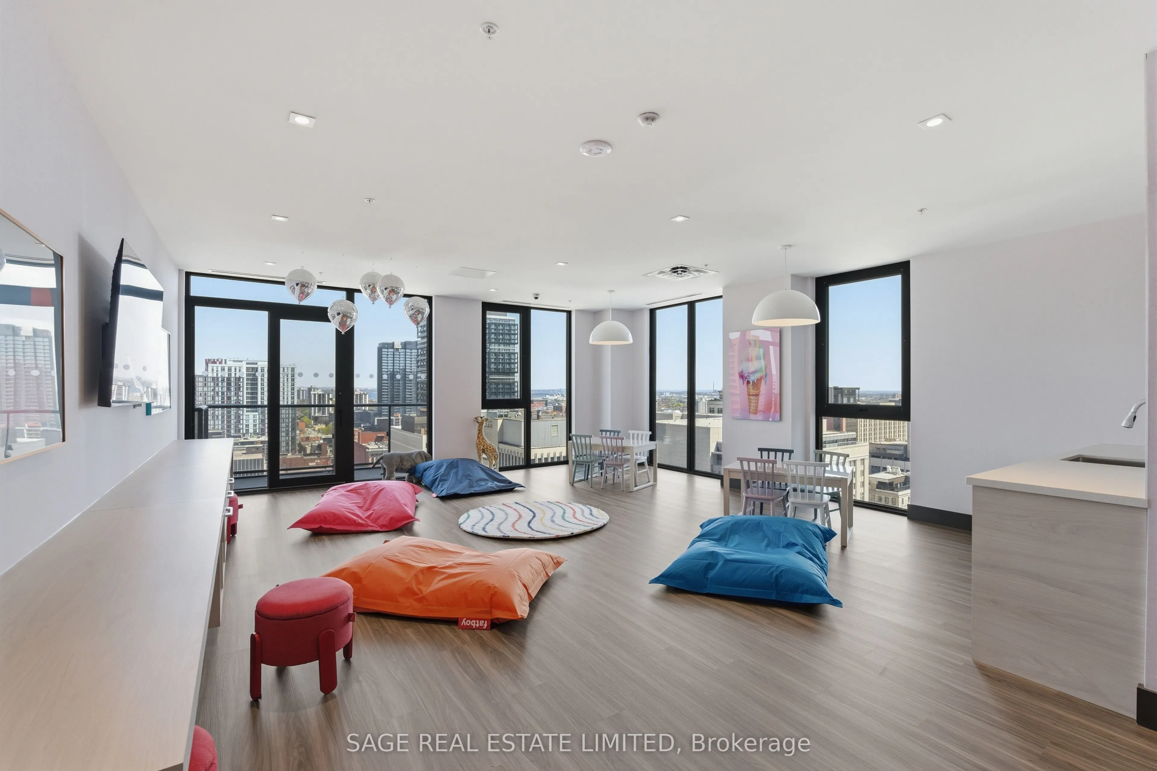 75 James Street S #1404