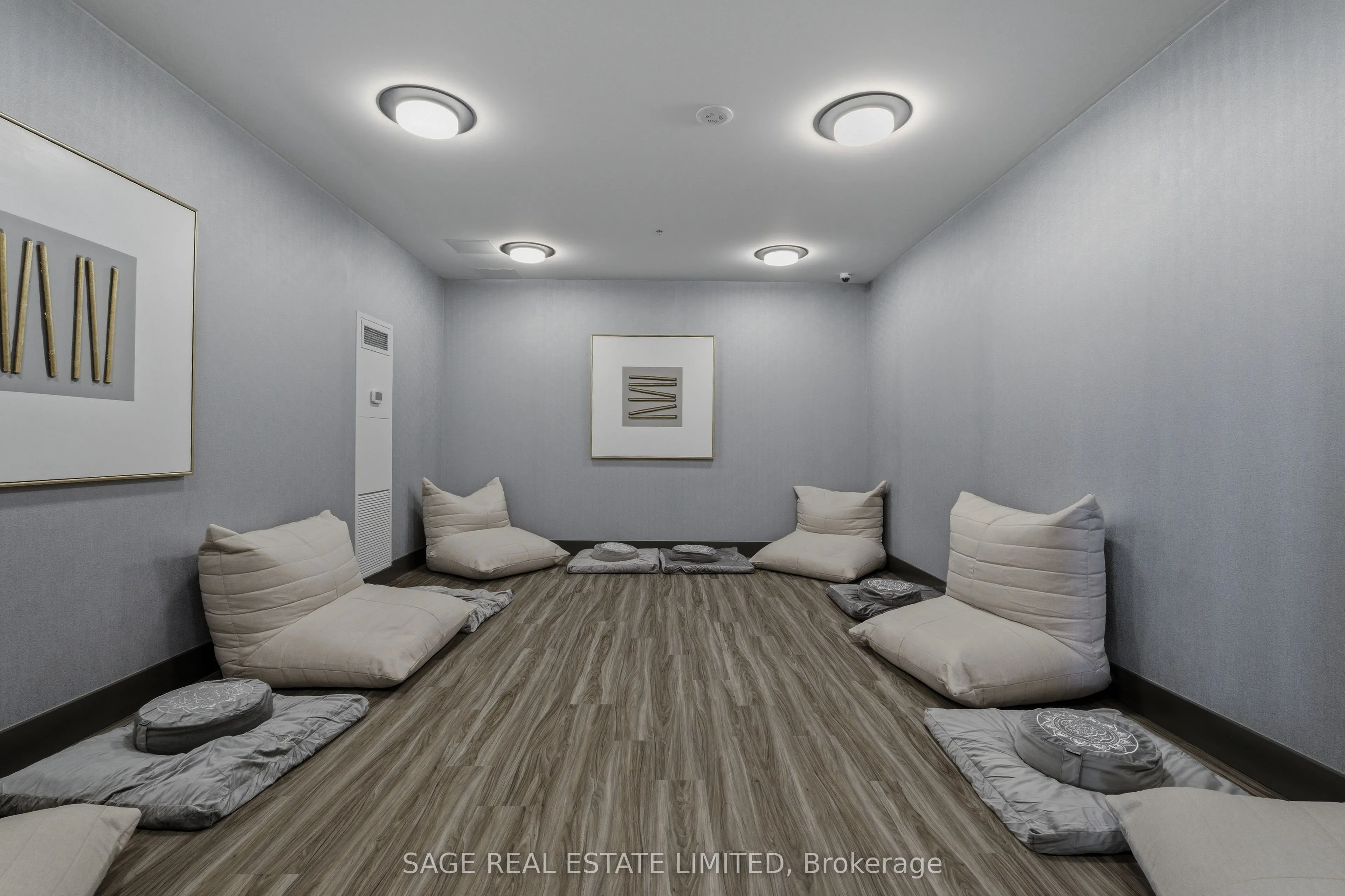 75 James Street S #1404