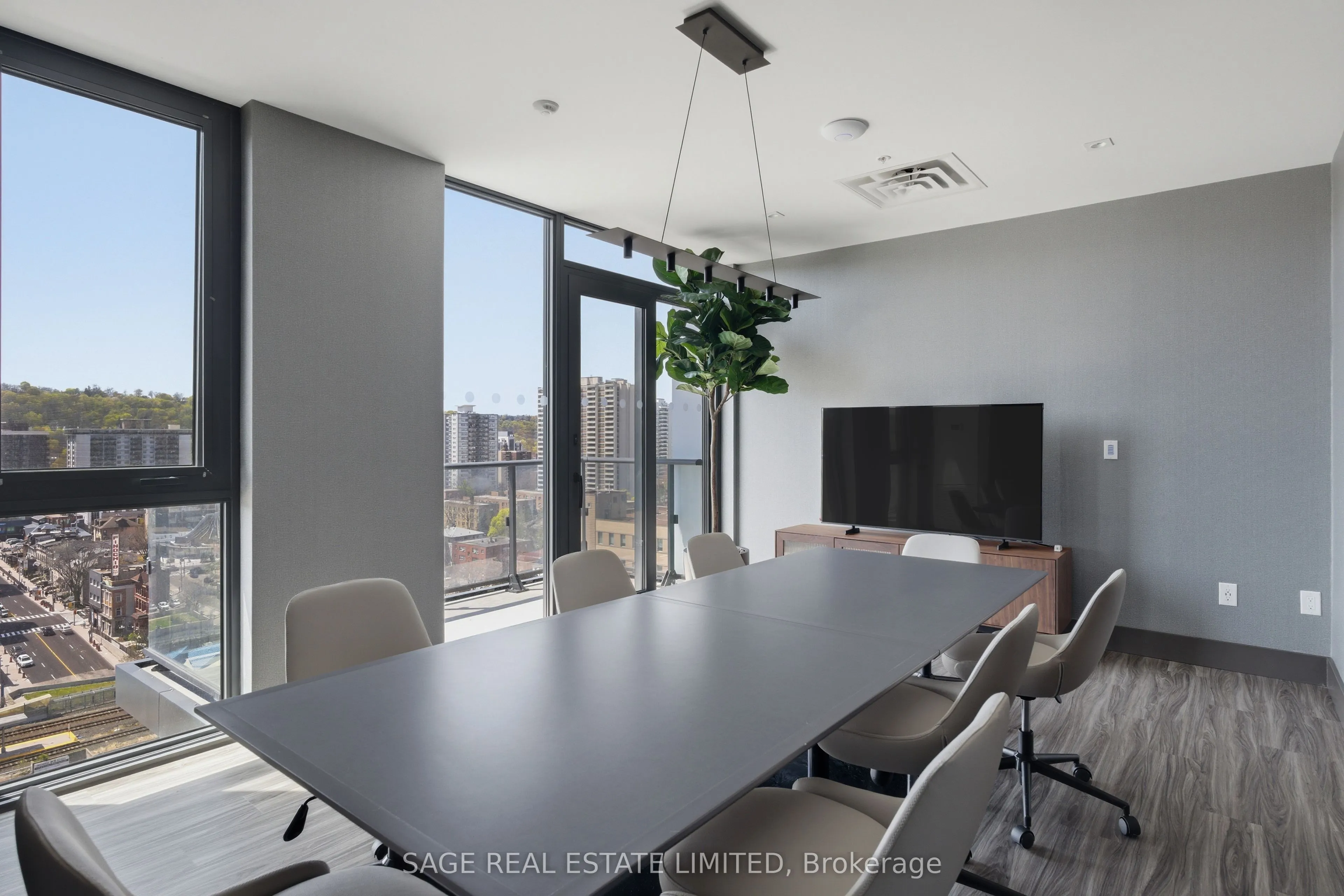 75 James Street S #1404